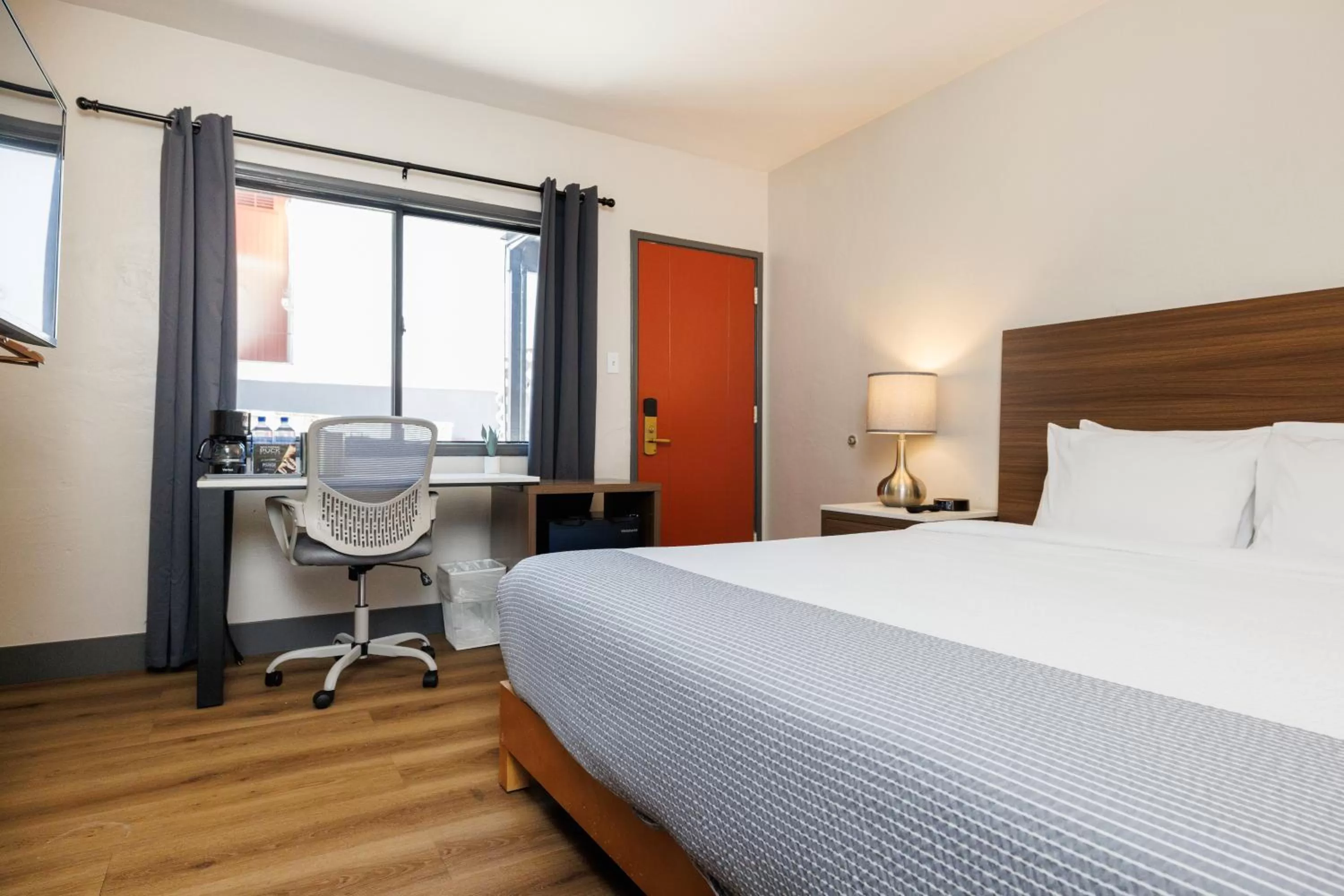 Standard Queen Room in La Luna Inn