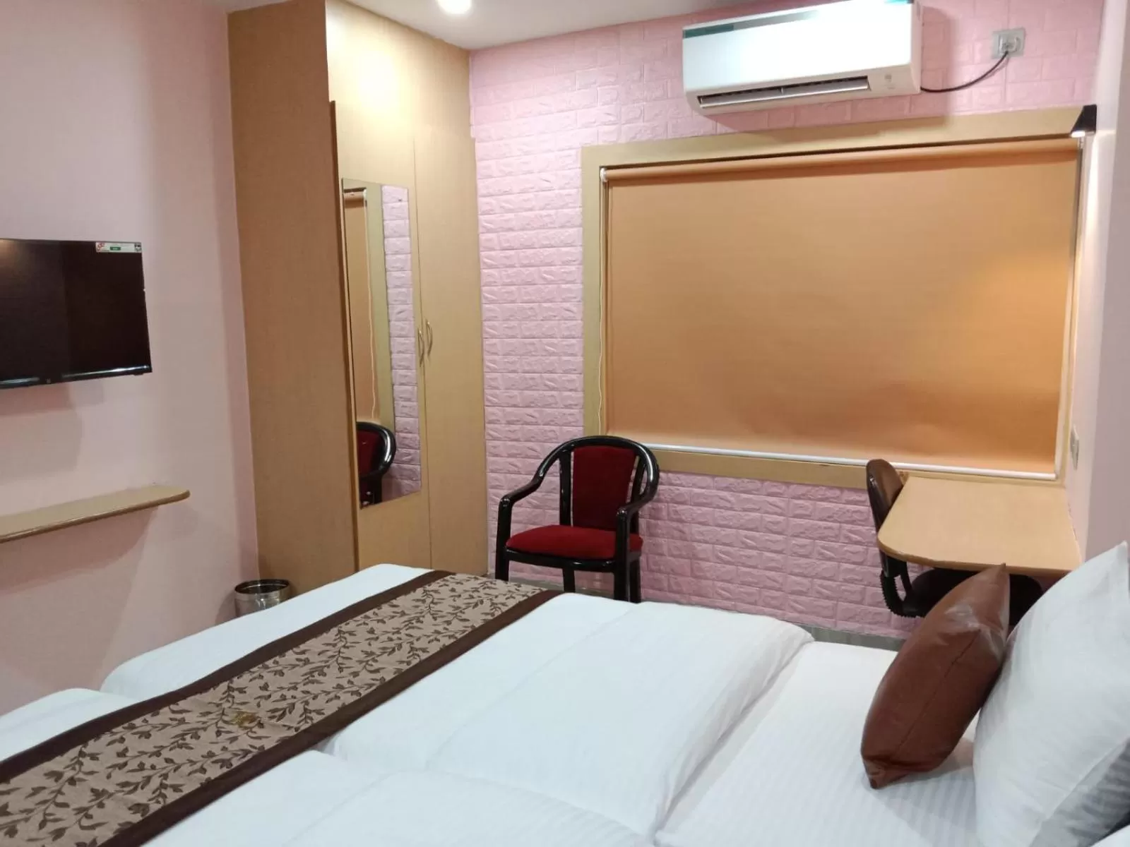 Bedroom, Bed in Soukyam Hotel