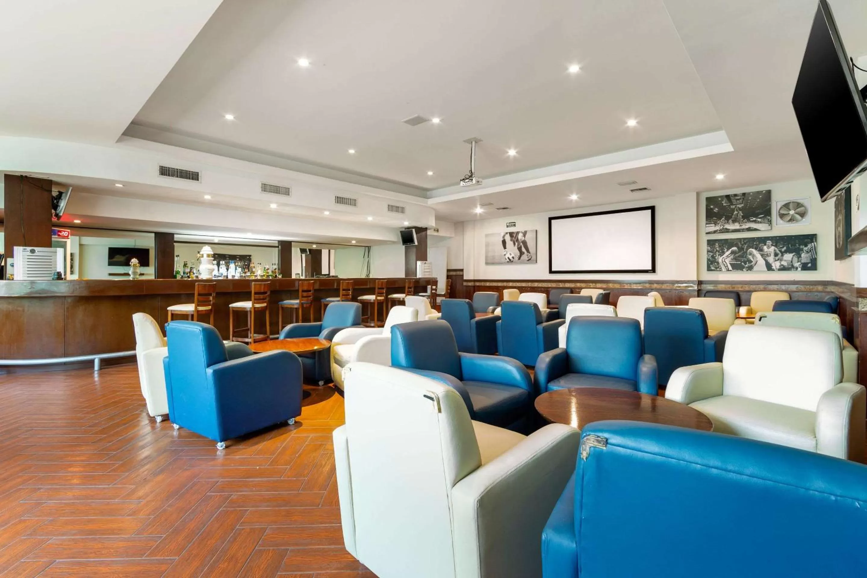 Lounge or bar in Comfort Inn Monterrey Norte