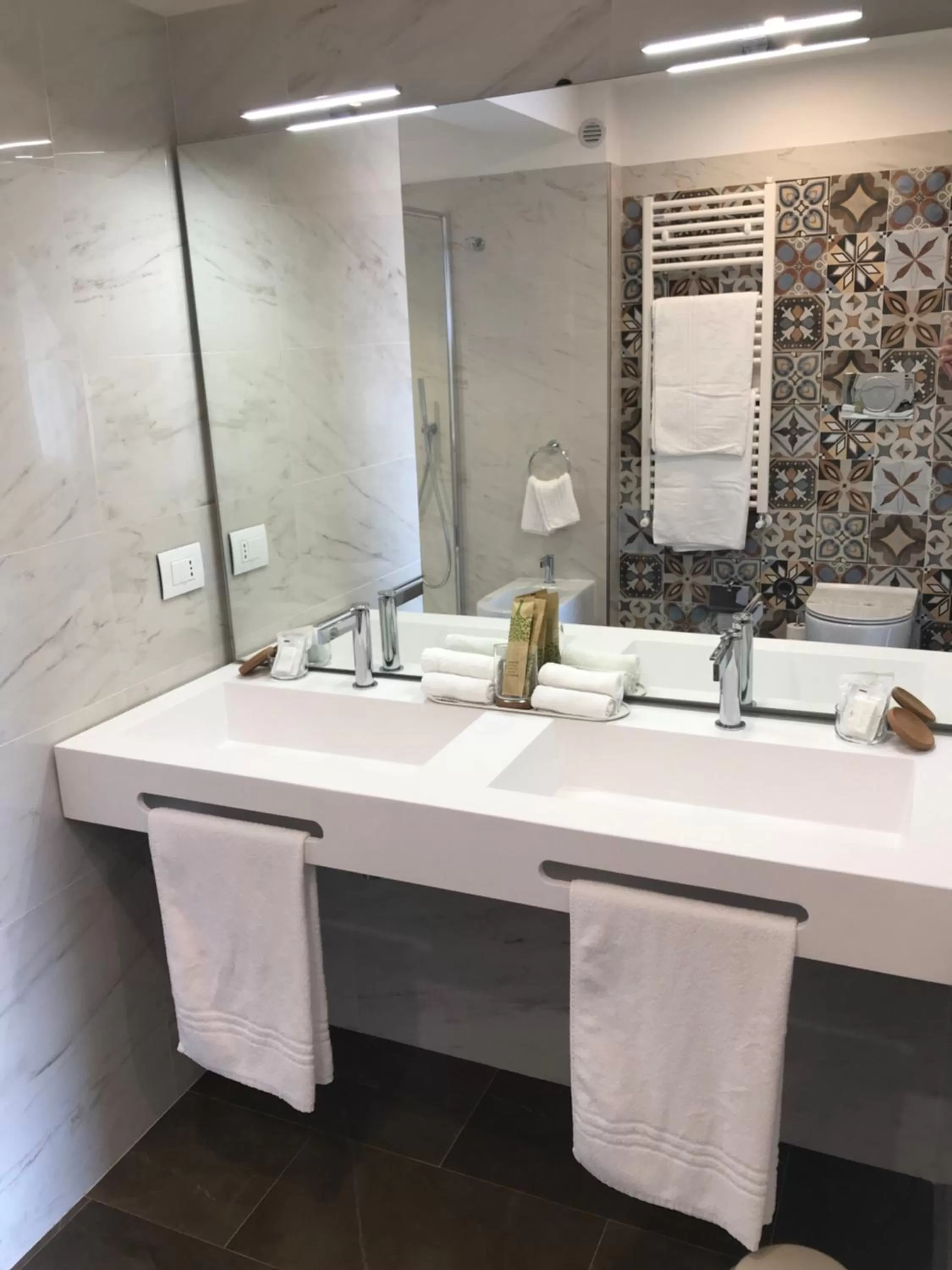 Shower in Villa Greta Hotel Rooms & Suites