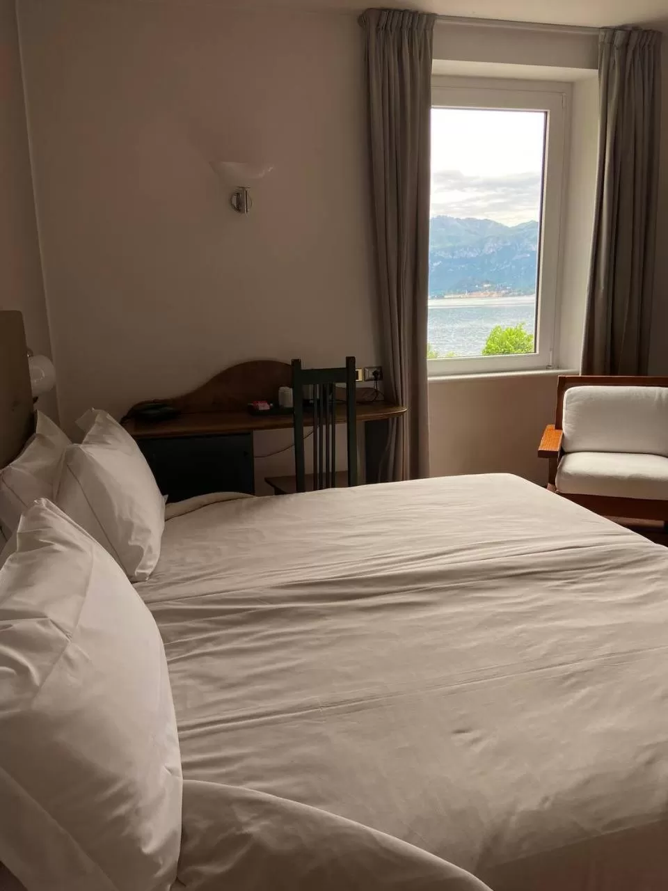 Bedroom, Bed in Hotel Lenno