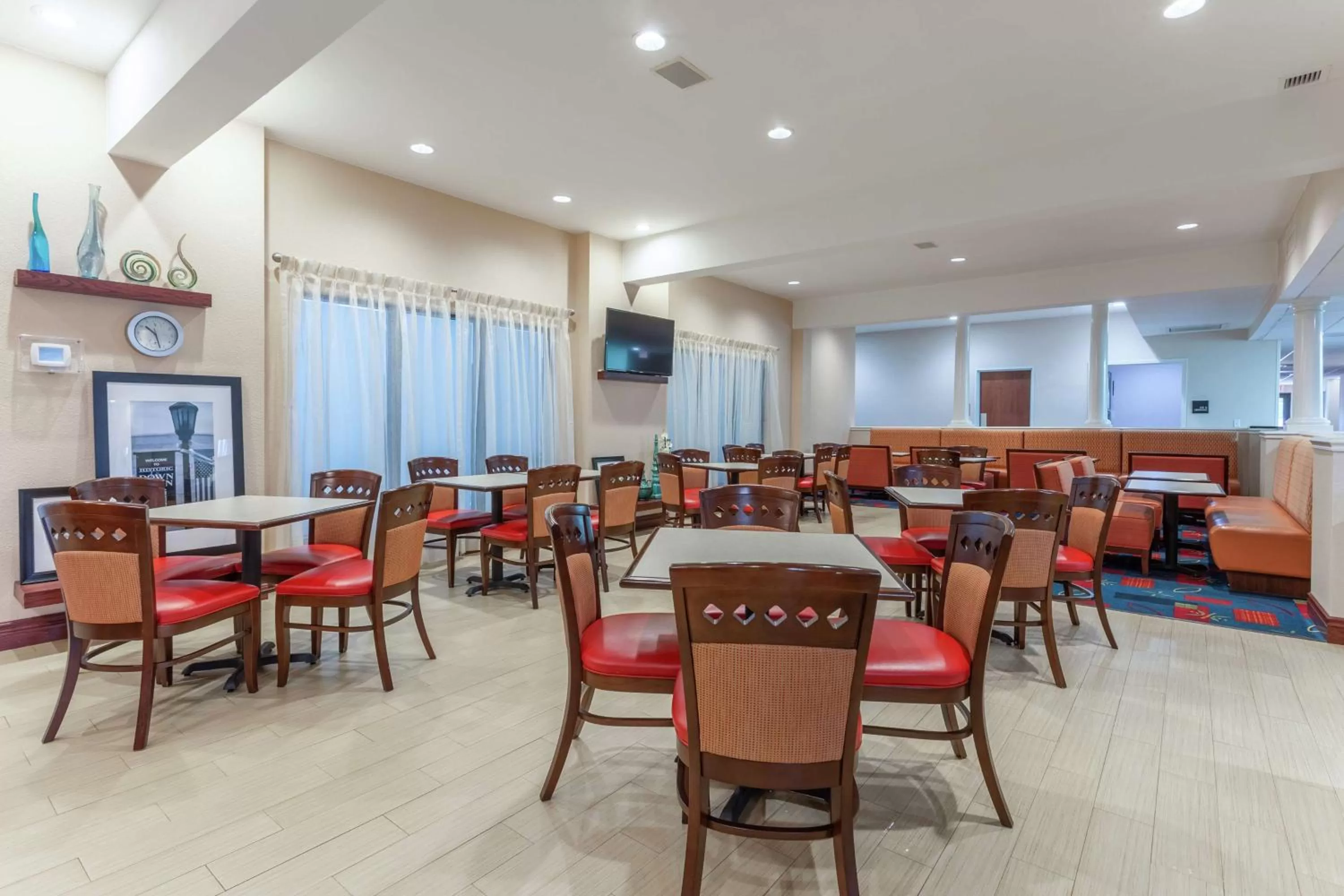 Breakfast in Hampton Inn Jefferson City at Capital Mall