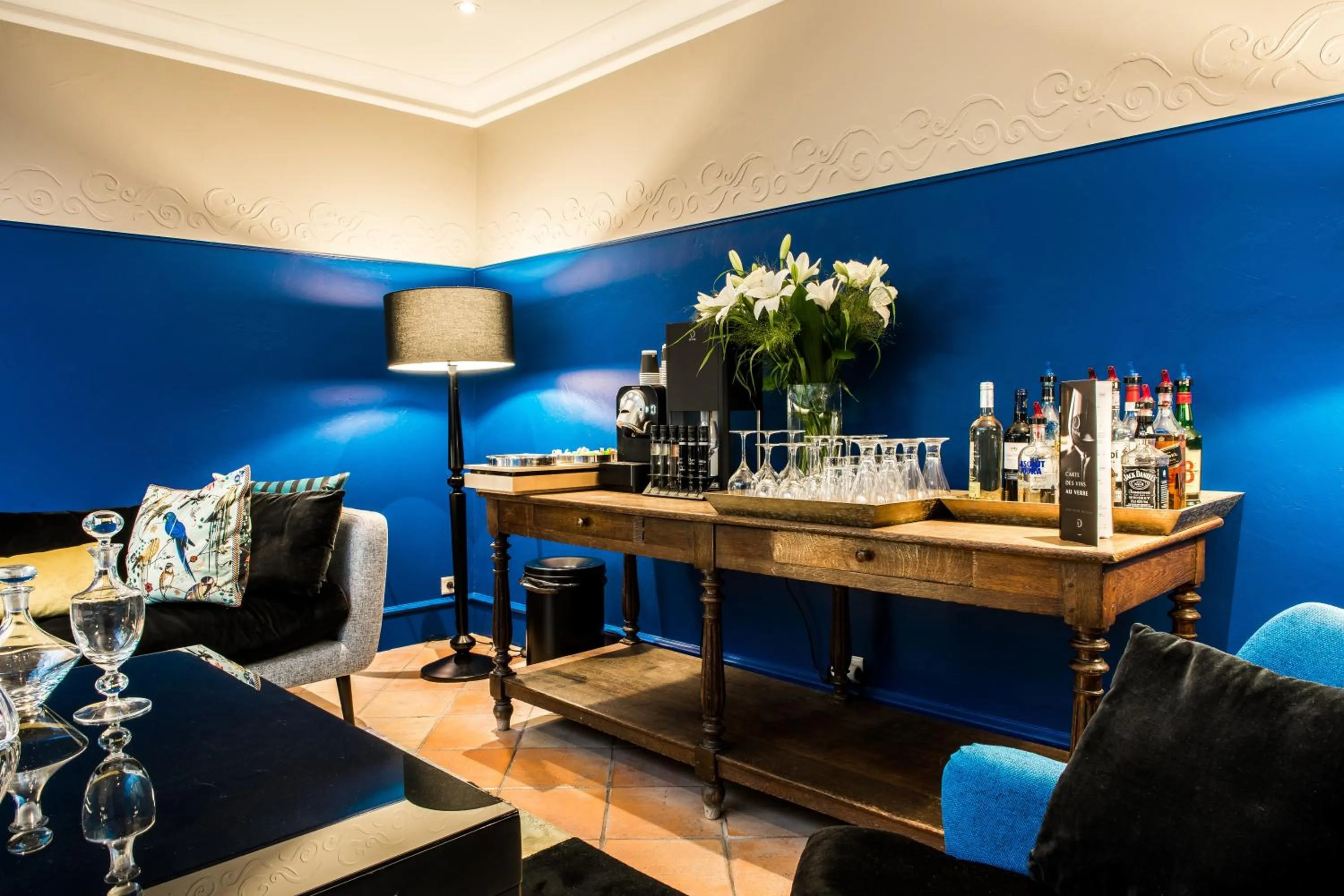 Lounge or bar in Hôtel Jardin Le Bréa