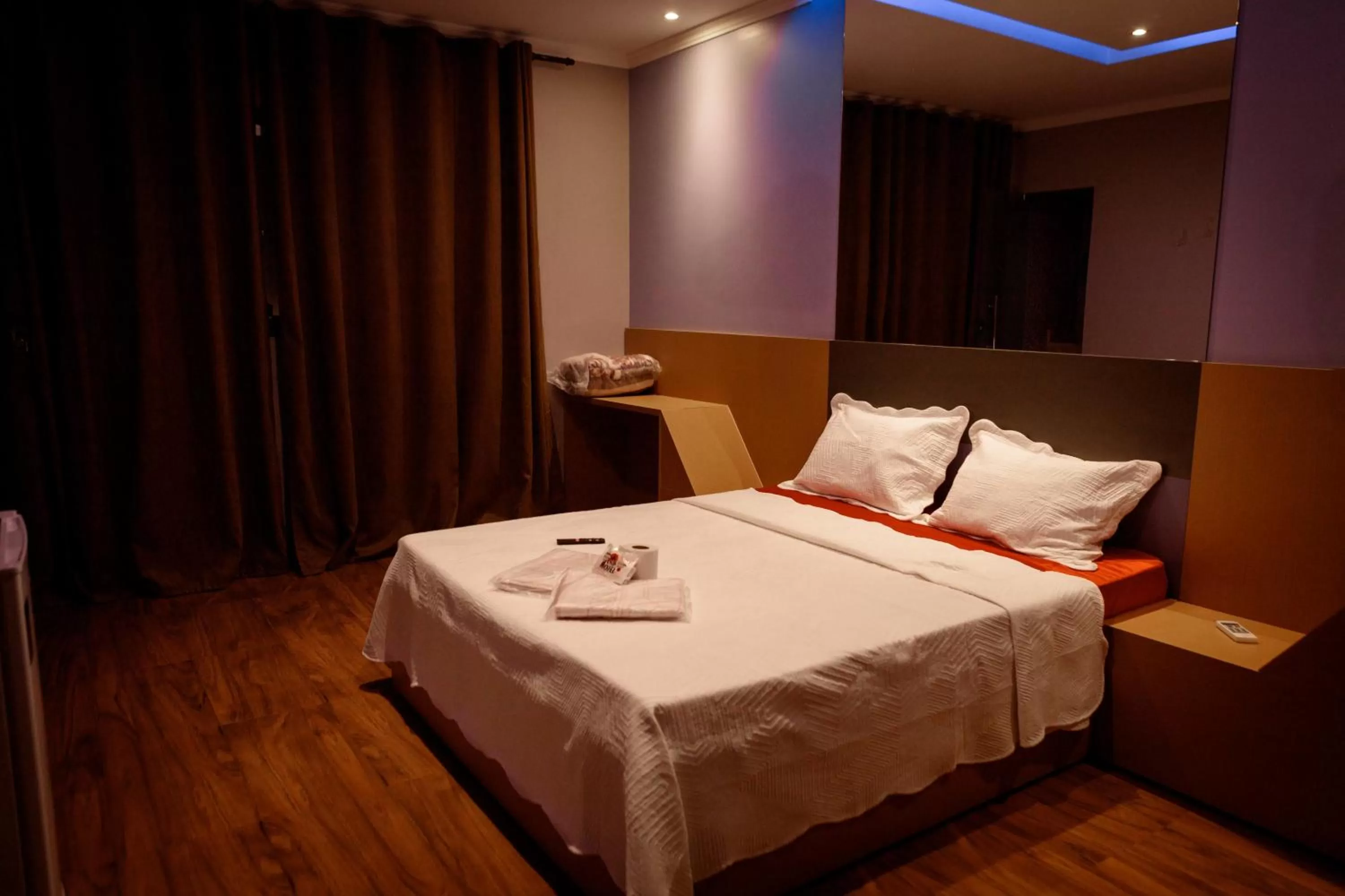 Bedroom, Bed in Motel Tenda