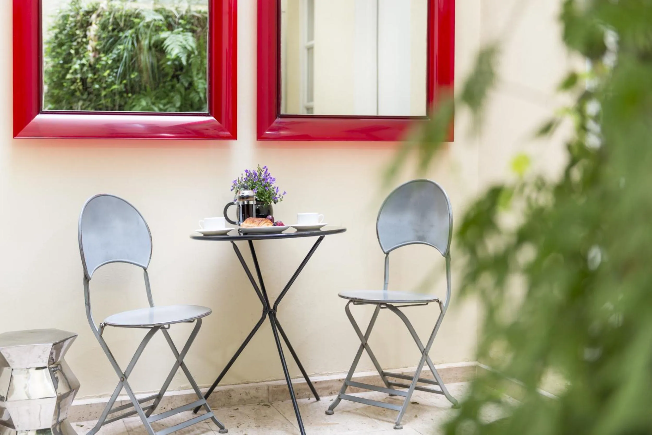 Patio in Hotel Le Placide Saint-Germain Des Prés