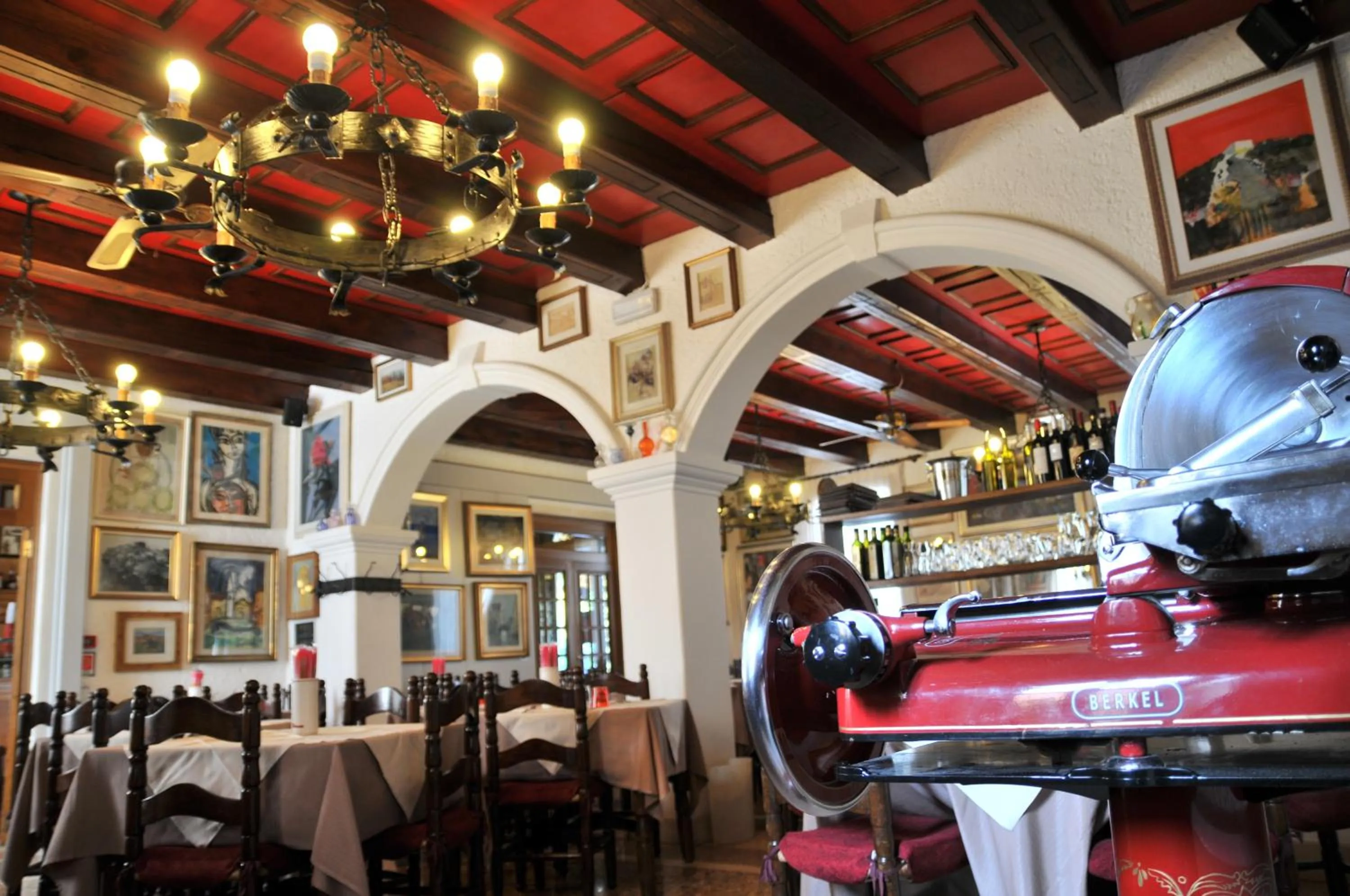 Restaurant/places to eat in Hotel 5 Colonne