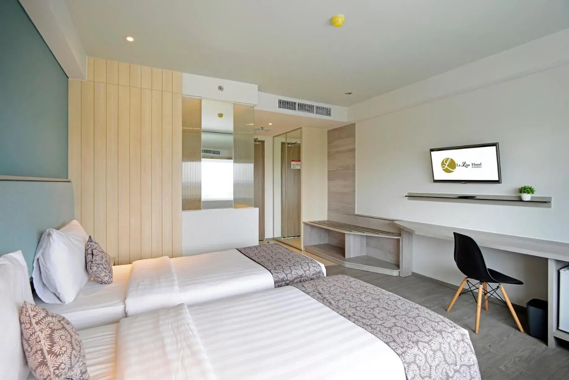 Superior Double or Twin Room in La Lisa Hotel Surabaya Superior Double or Twin Room in La Lisa Hotel Surabaya
