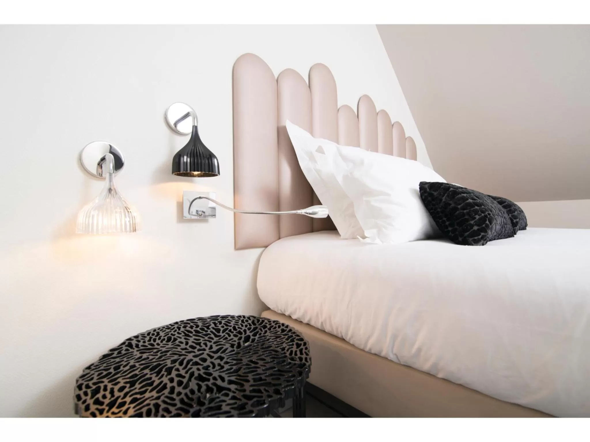 Bed in Hotel Restaurant Les Capucins