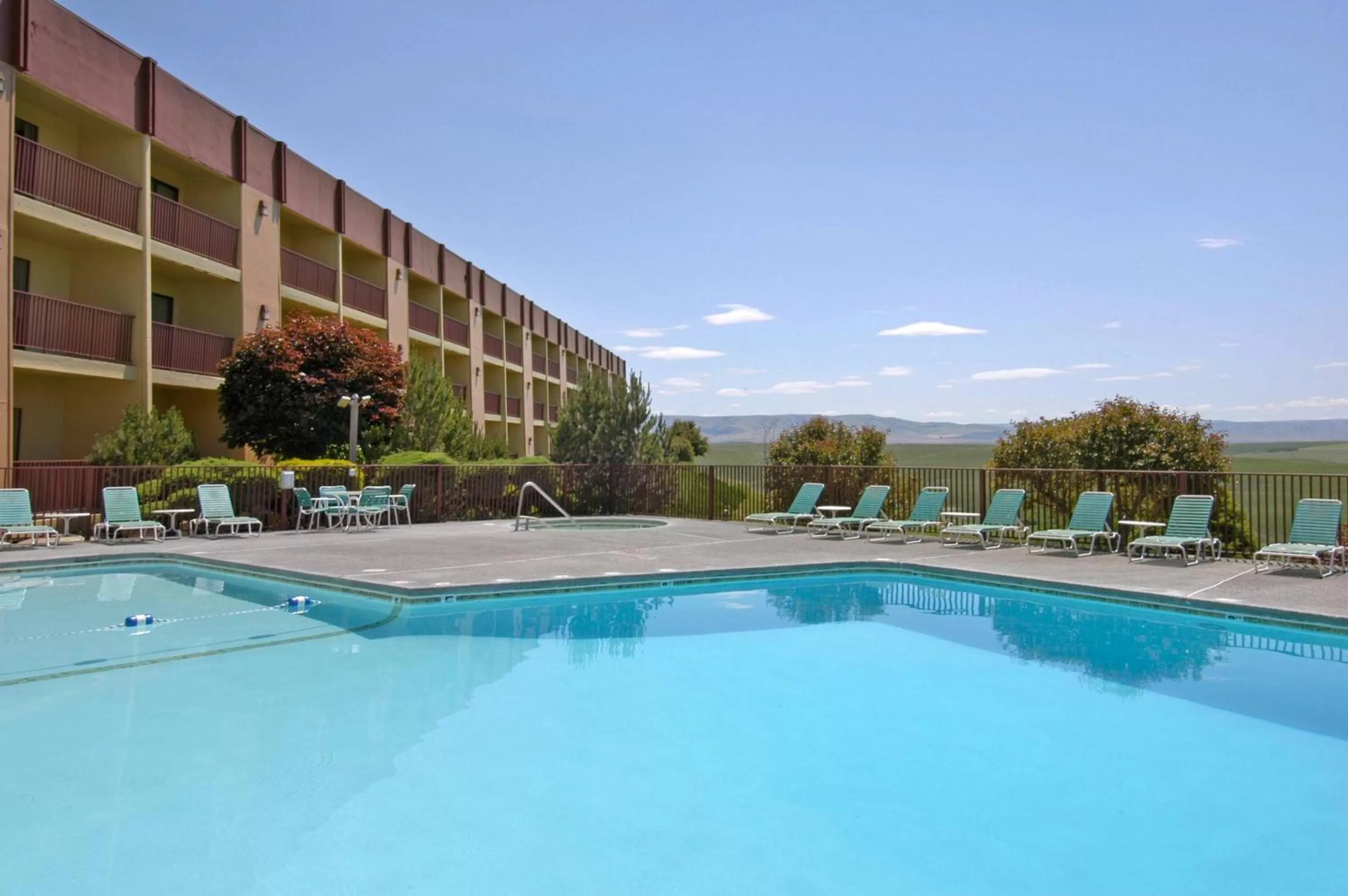 Swimming pool in Red Lion Hotel Pendleton