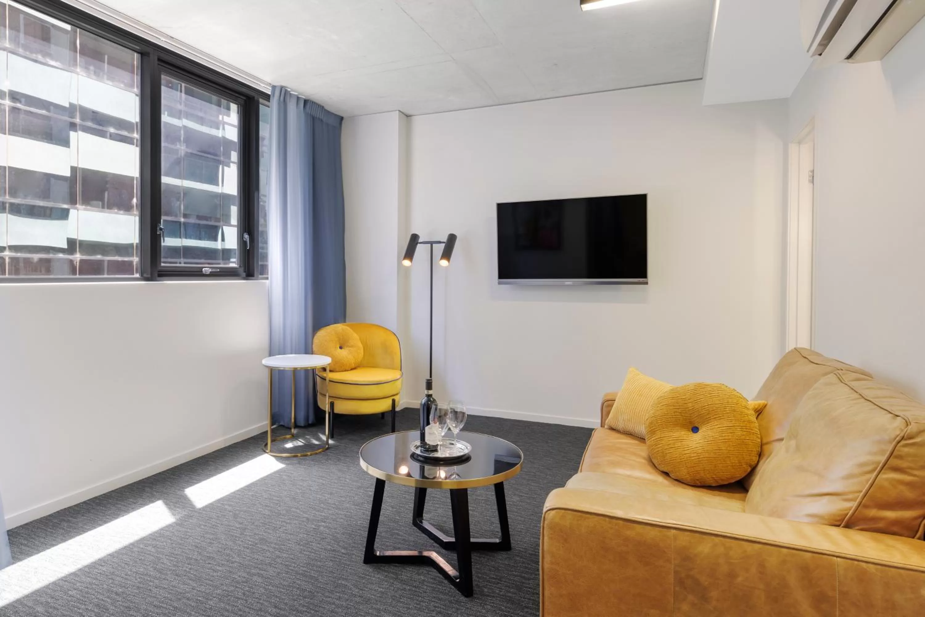 Living room, Seating Area in Mercure Melbourne St Kilda Road