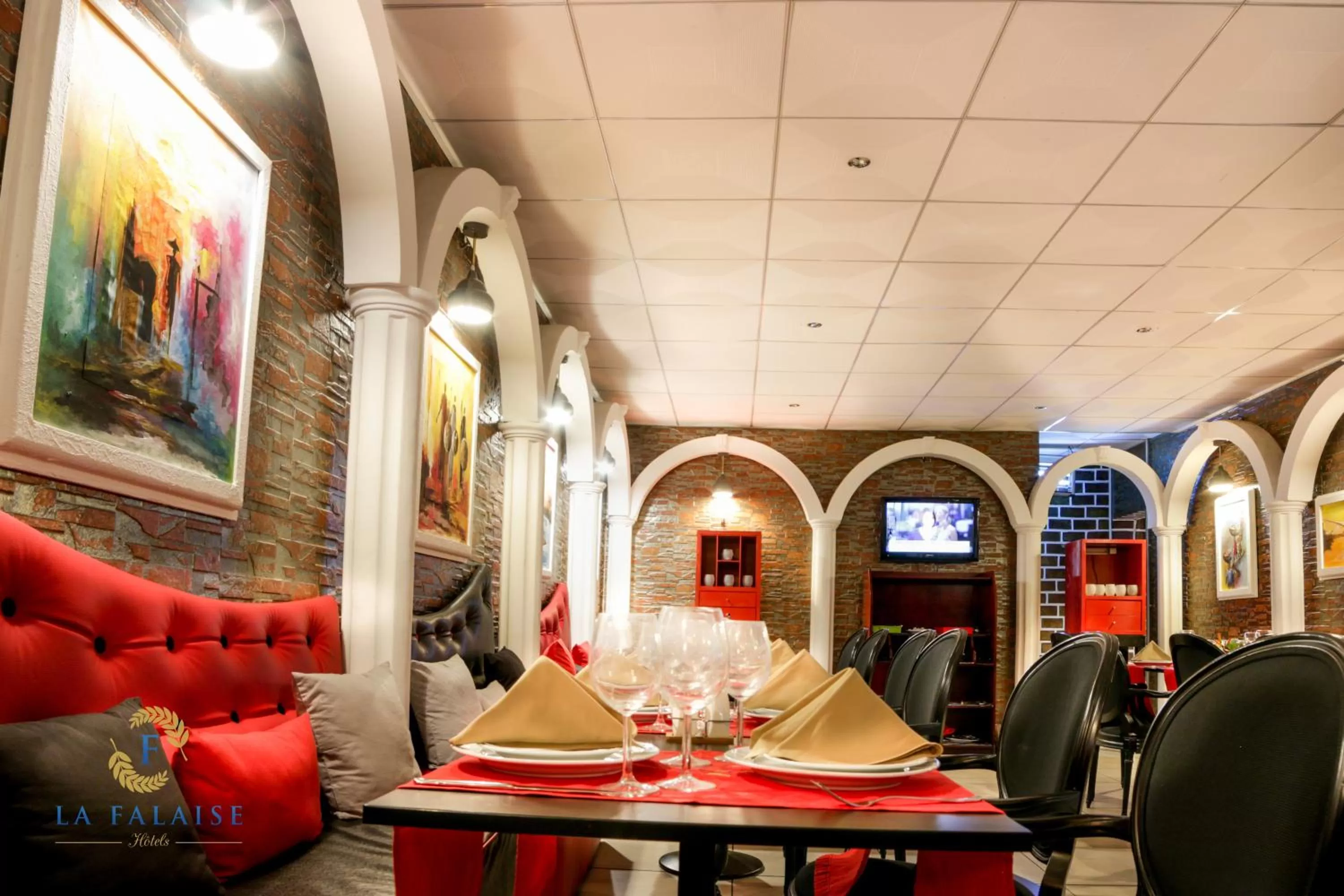 Restaurant/places to eat in Hotel Résidence La Falaise