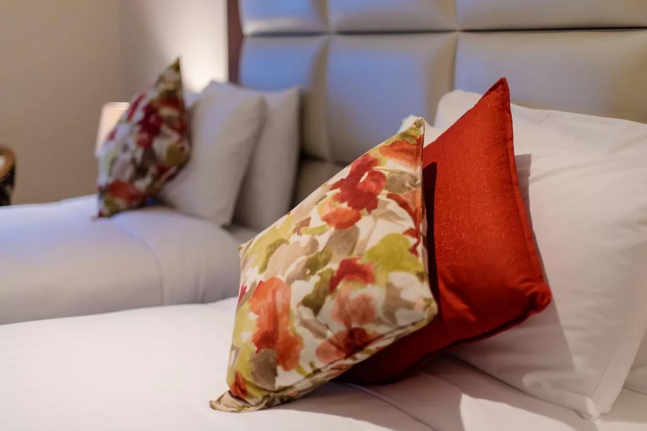 Bedroom, Bed in Grand Hotel Tralee