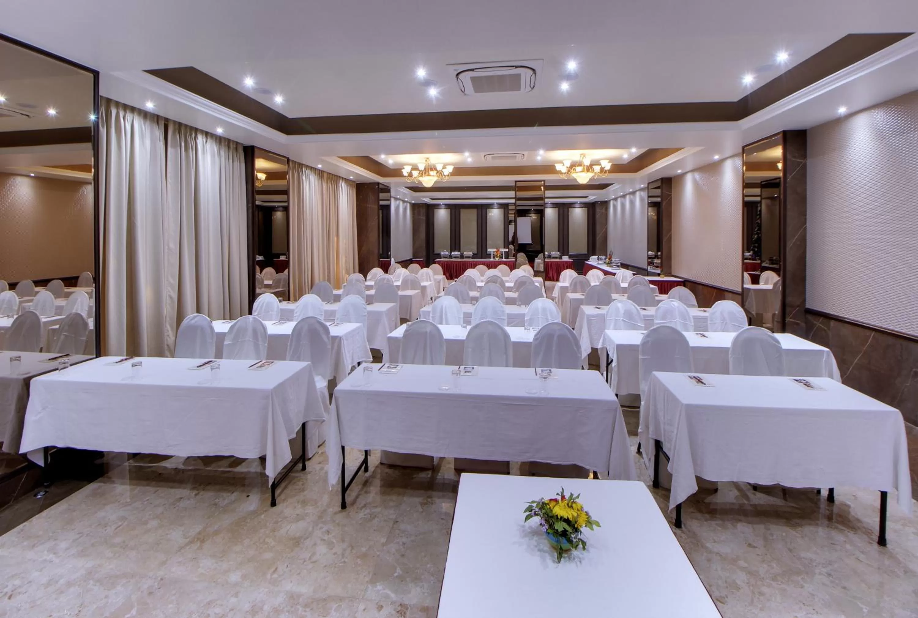 Banquet/Function facilities in West End Hotel Opp Bombay Hospital