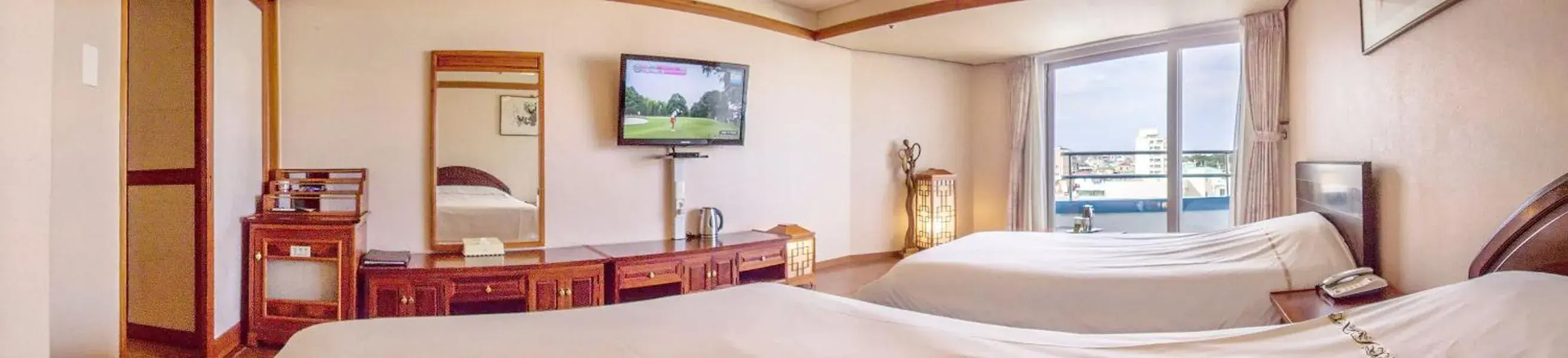 Deluxe Twin Room in Jeju Pacific Hotel Deluxe Twin Room in Jeju Pacific Hotel