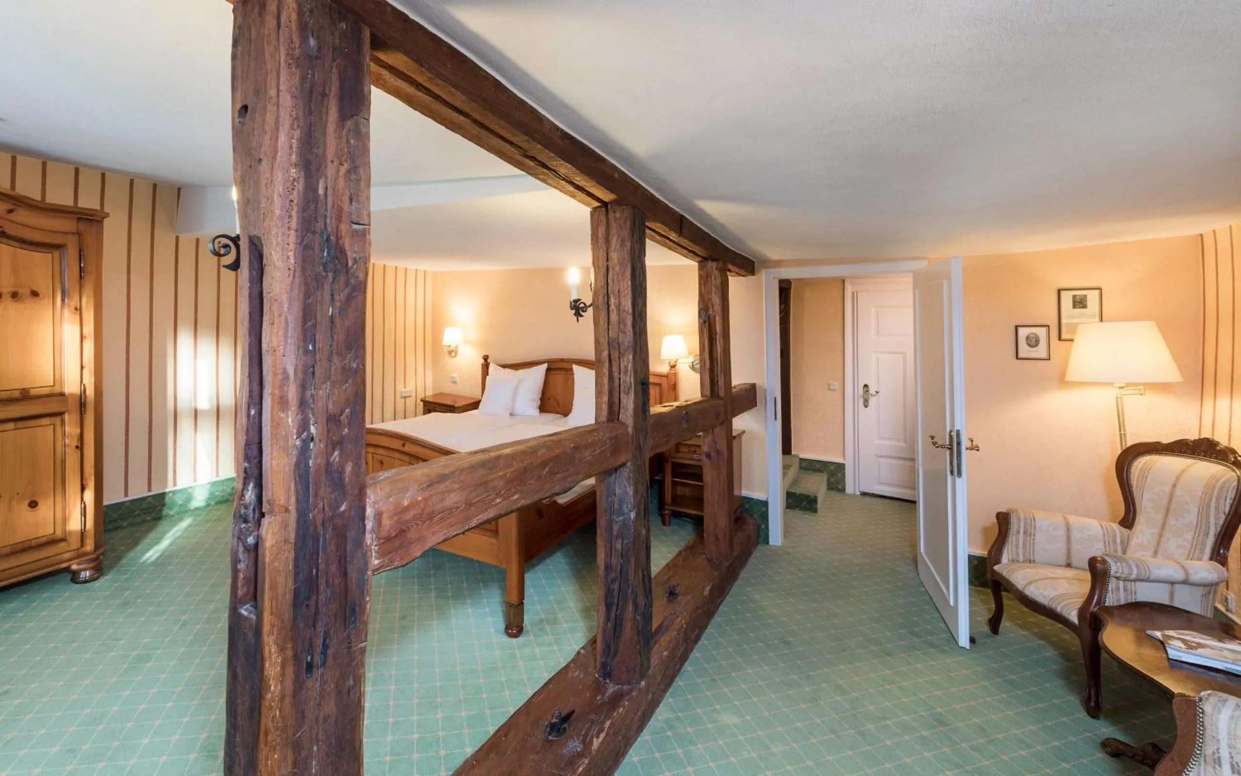 Photo of the whole room, Bed in derSTERN Hersfeld