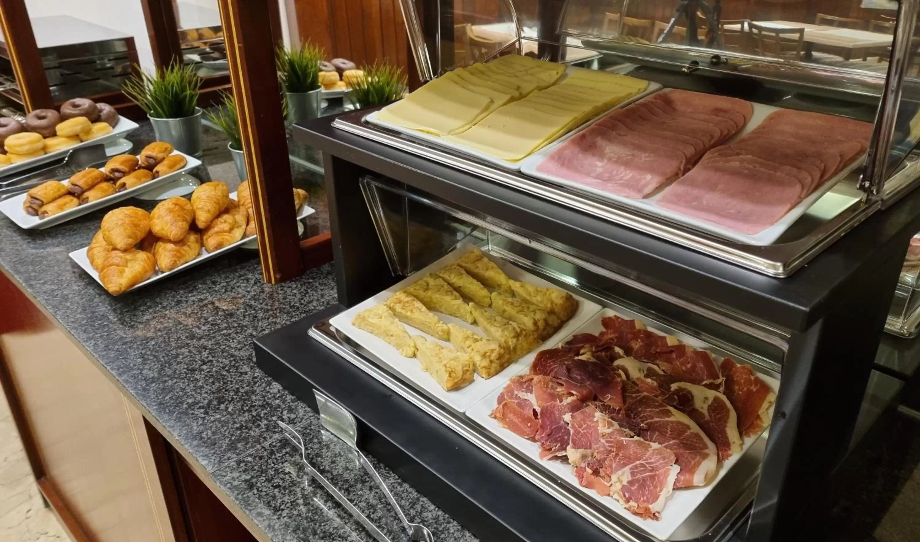 Breakfast in Hotel Gran Legazpi