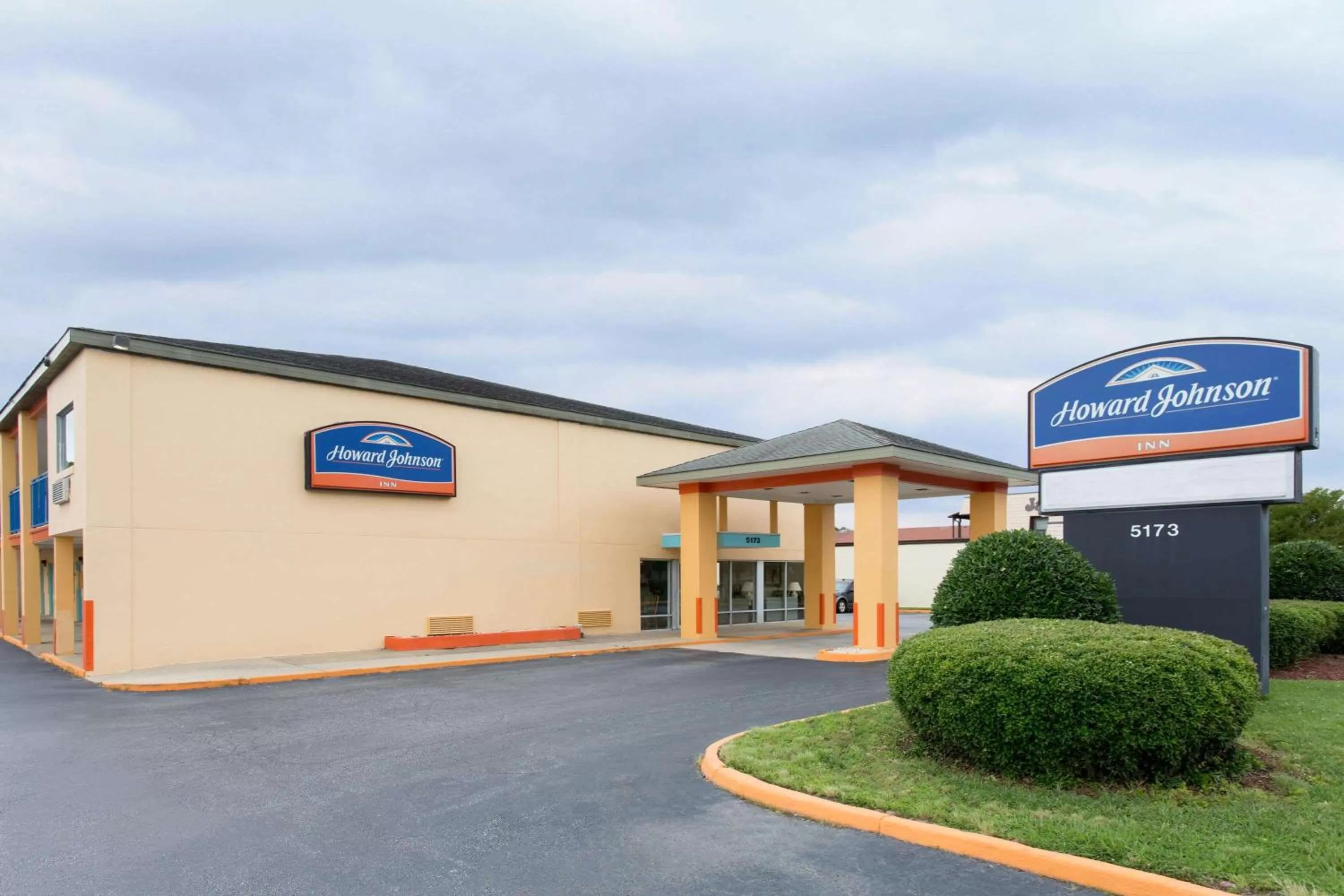 Property building in Howard Johnson by Wyndham Virginia Beach