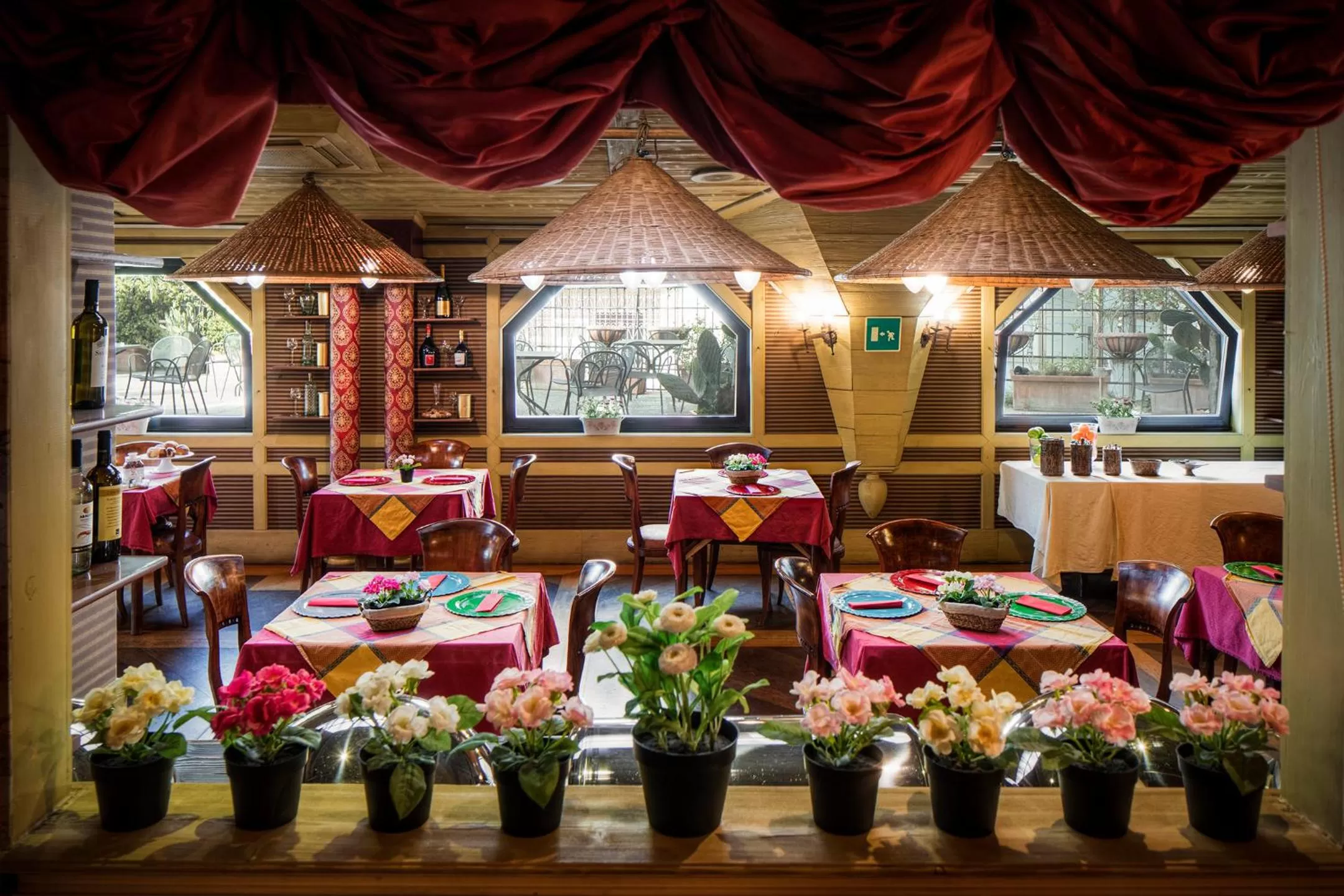 Restaurant/places to eat in Grand Hotel Colony