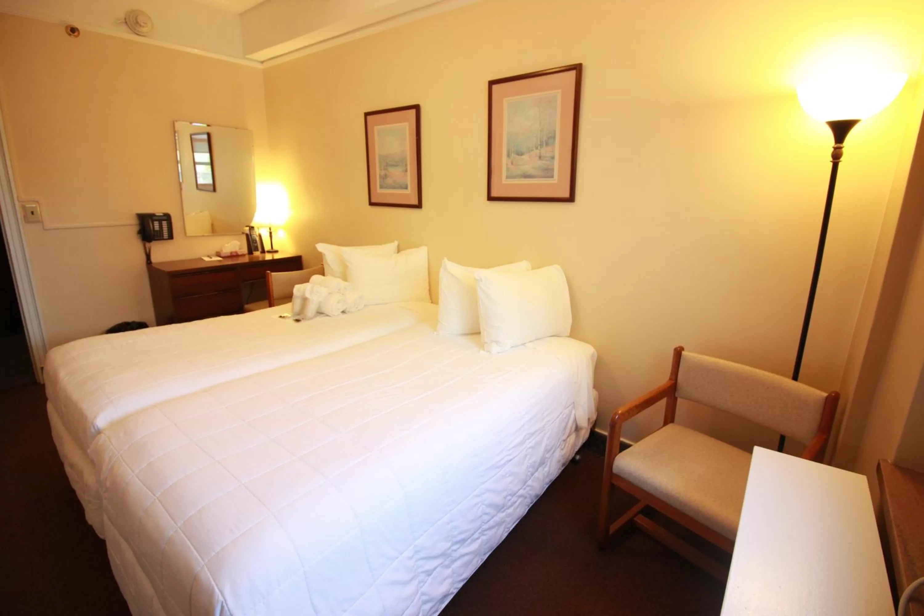 Photo of the whole room, Bed in Leo House