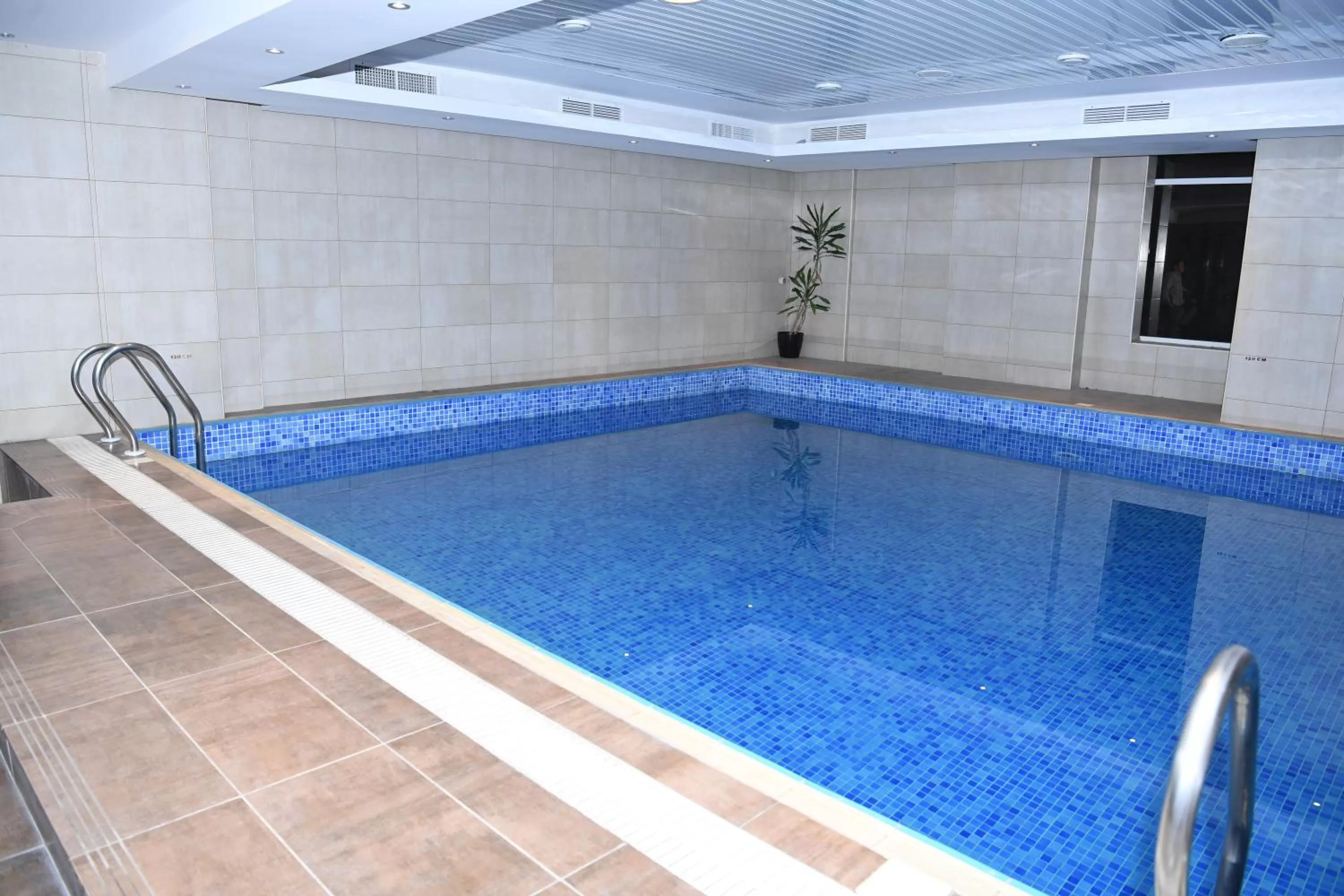 Swimming pool in Continental Inn Hotel Al Farwaniya