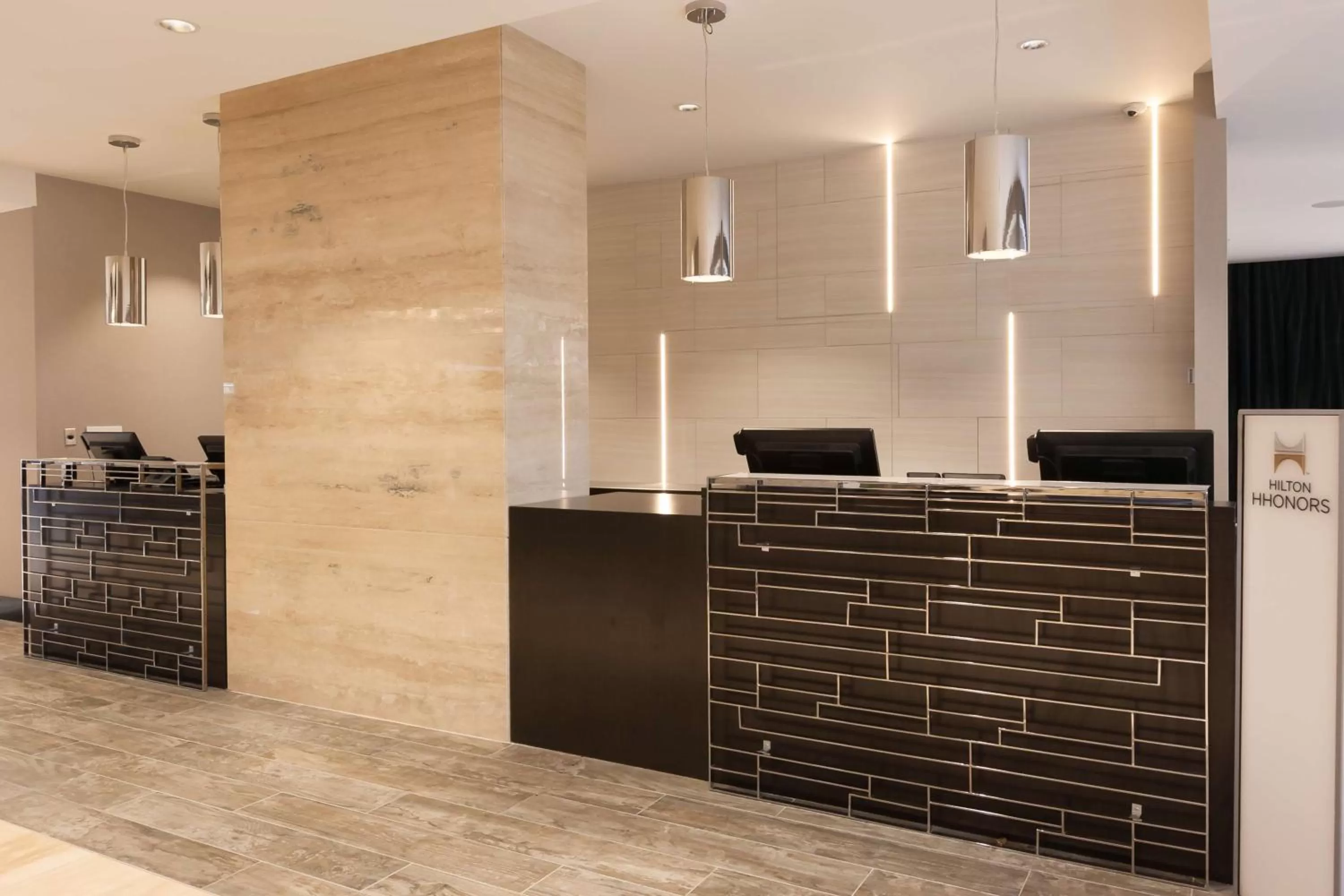 Lobby or reception in DoubleTree by Hilton Hotel & Suites Houston by the Galleria