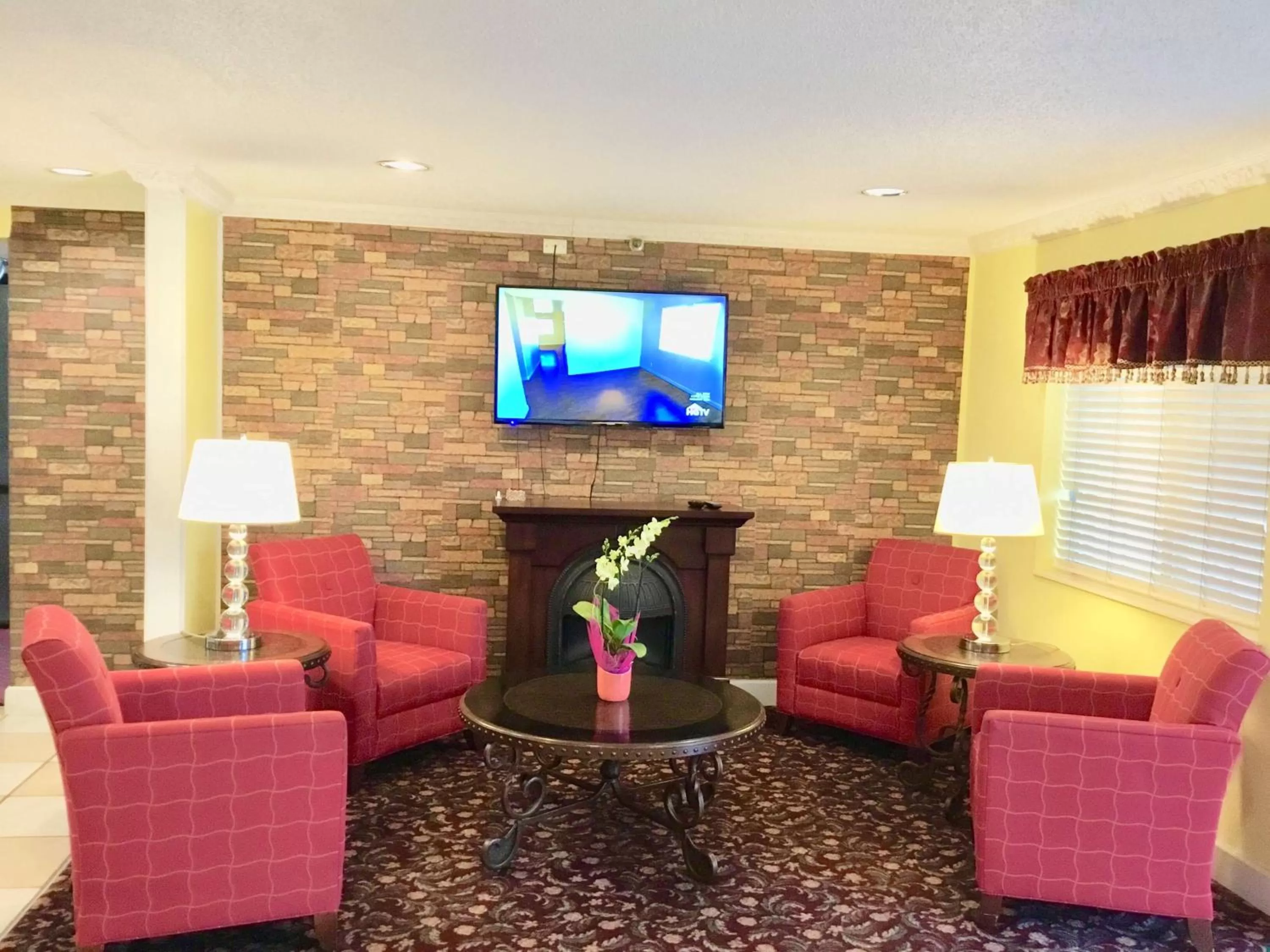 Lobby or reception in Days Inn by Wyndham Lake Village