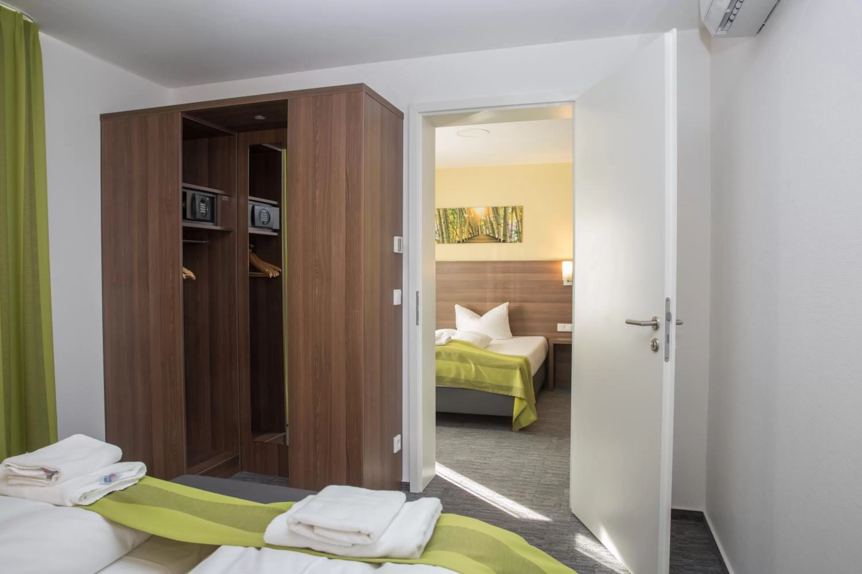 Photo of the whole room, Bed in Trip Inn Goethe Business Messe