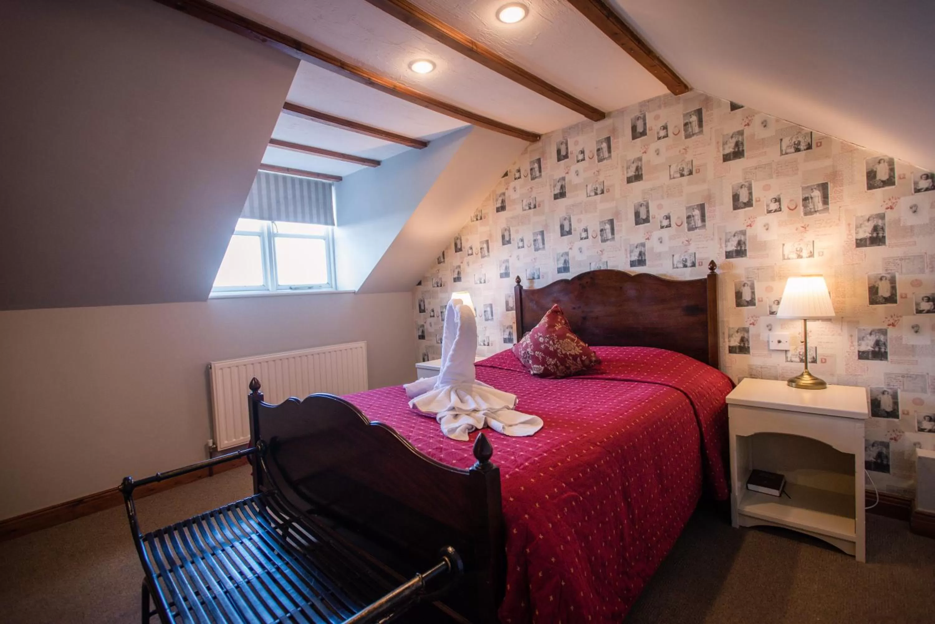 Bed in The Royal Arms Bed & Breakfast