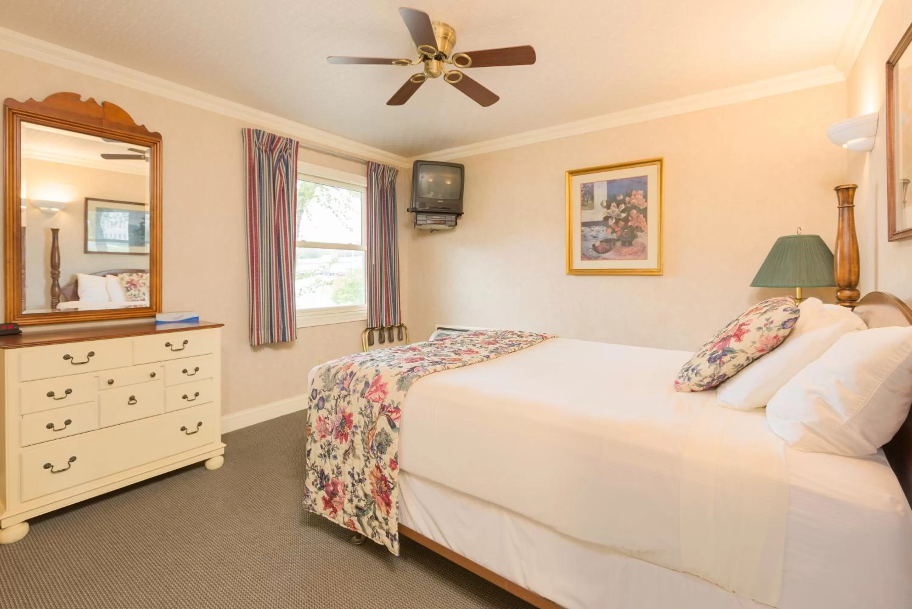 Bed in The Blue Heron Inn