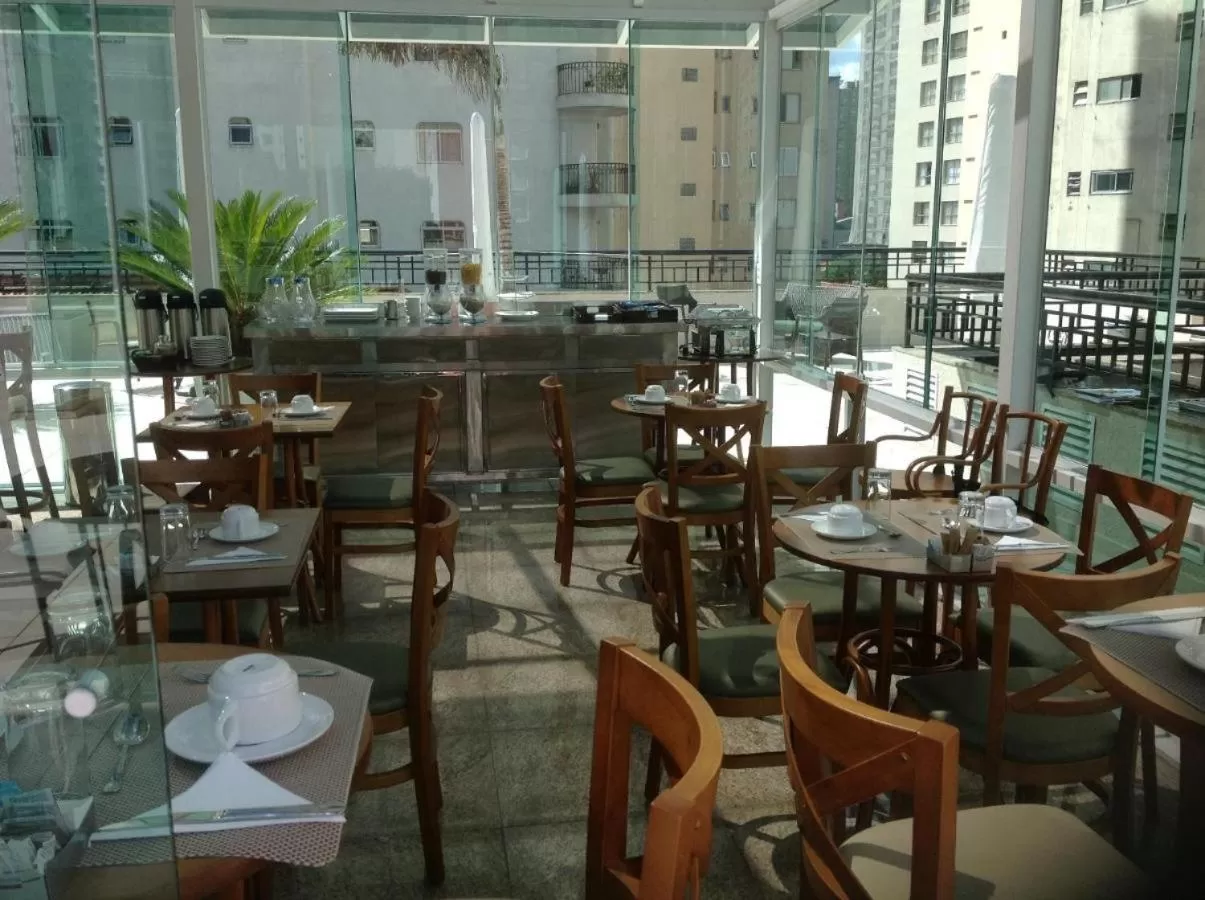 Restaurant/places to eat in Upper Hotel