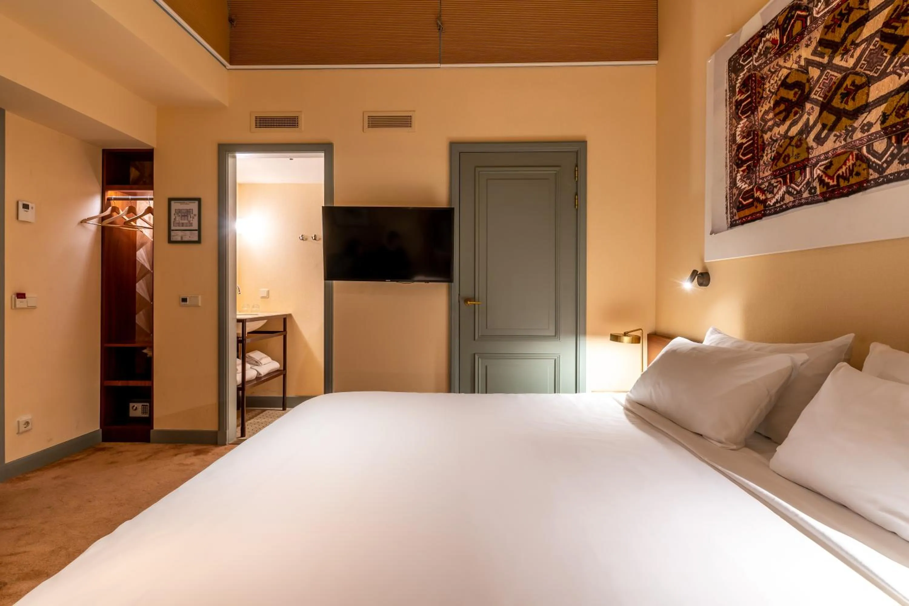 Bed in Hotel Mercier