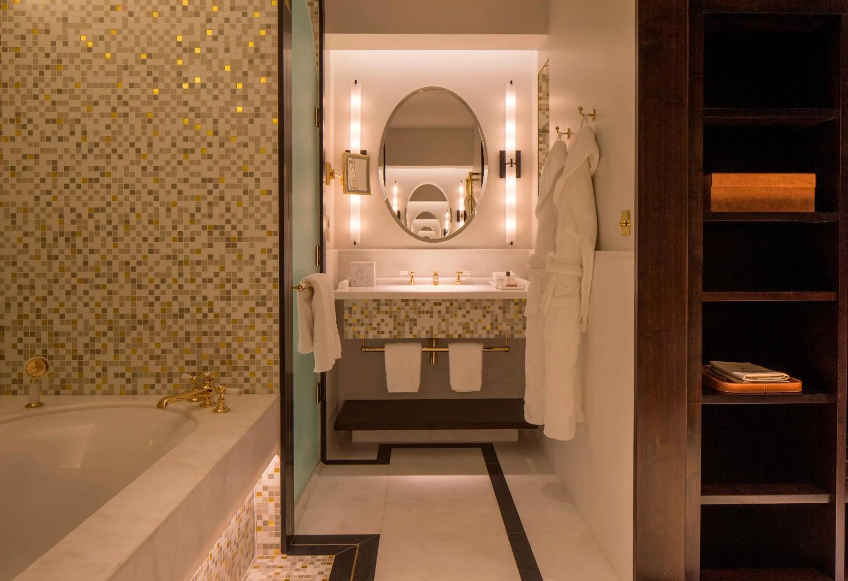 Bathroom in Four Seasons Hotel London at Tower Bridge