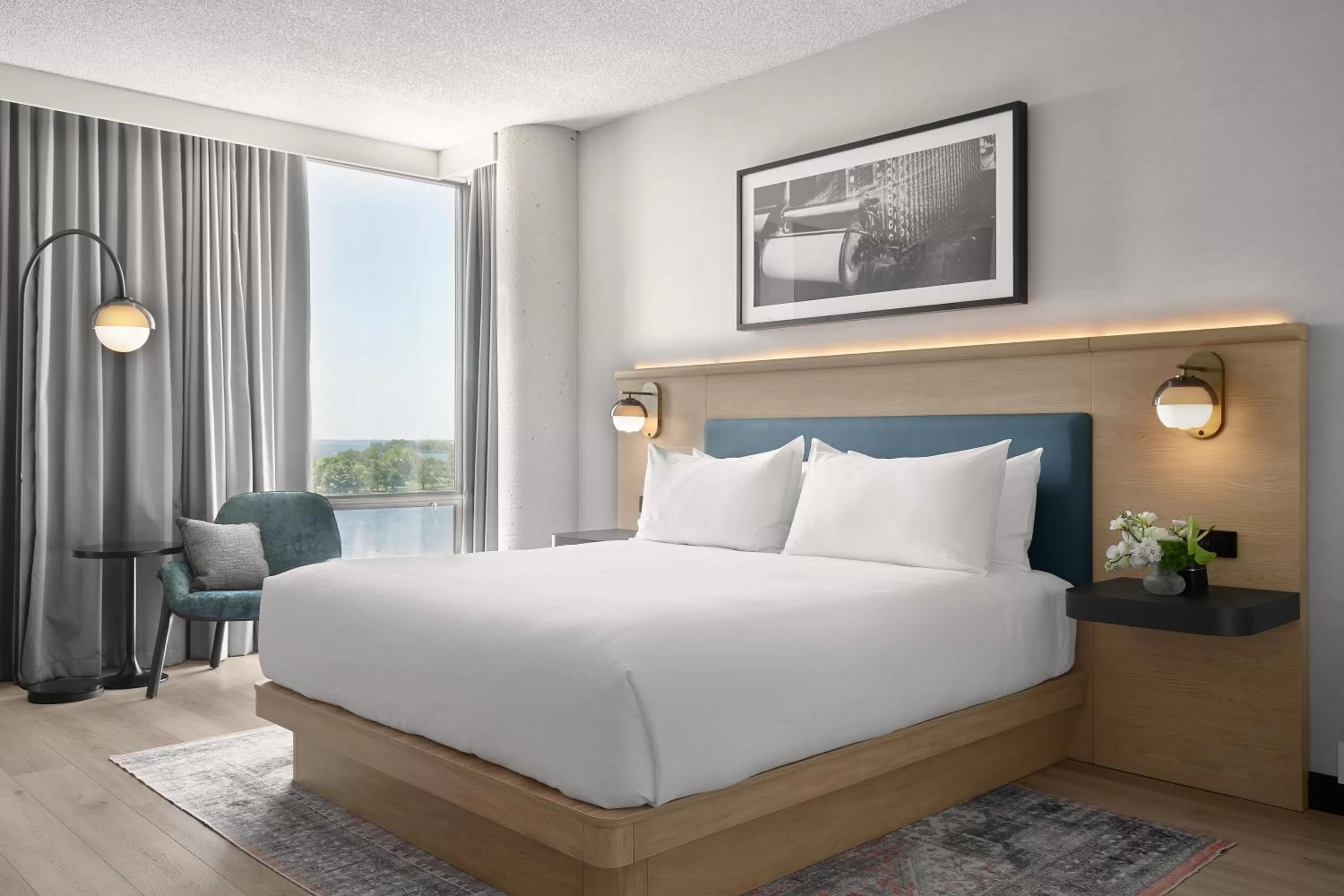 Photo of the whole room, Bed in Hôtel MOCO Valleyfield