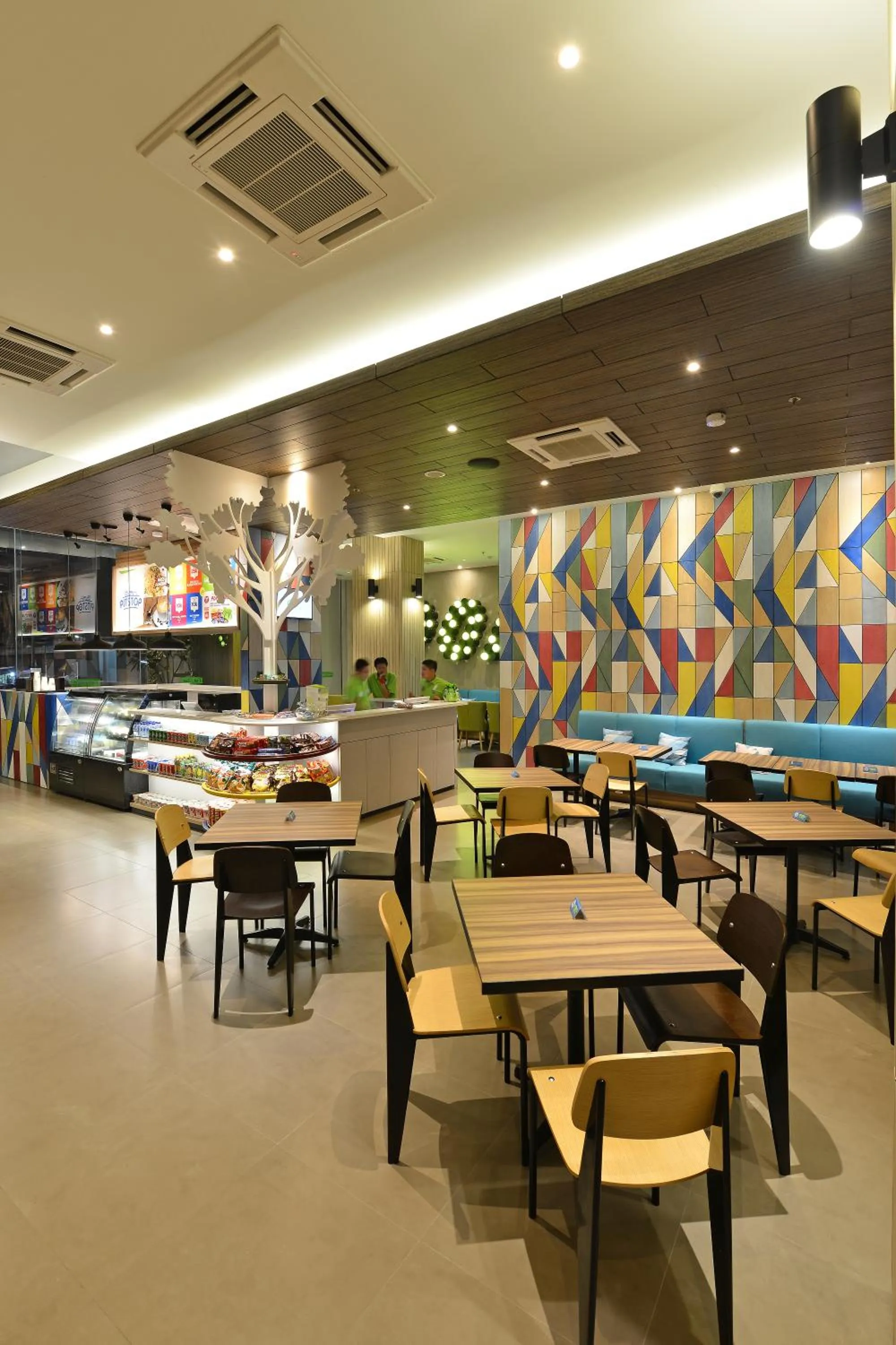 Restaurant/places to eat in POP! Hotel Pasar Baru Jakarta