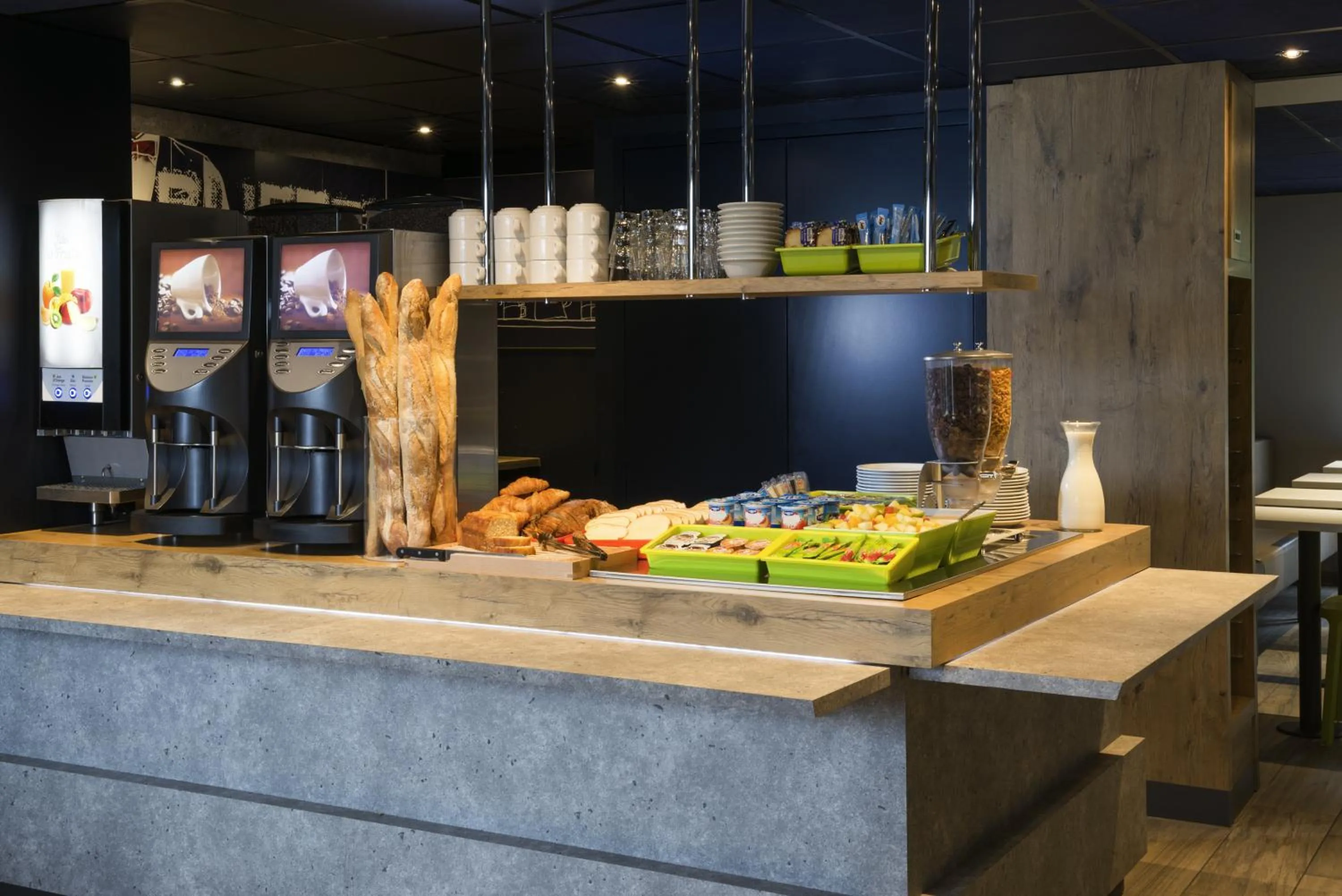 Restaurant/places to eat in ibis budget Lyon Centre Confluence