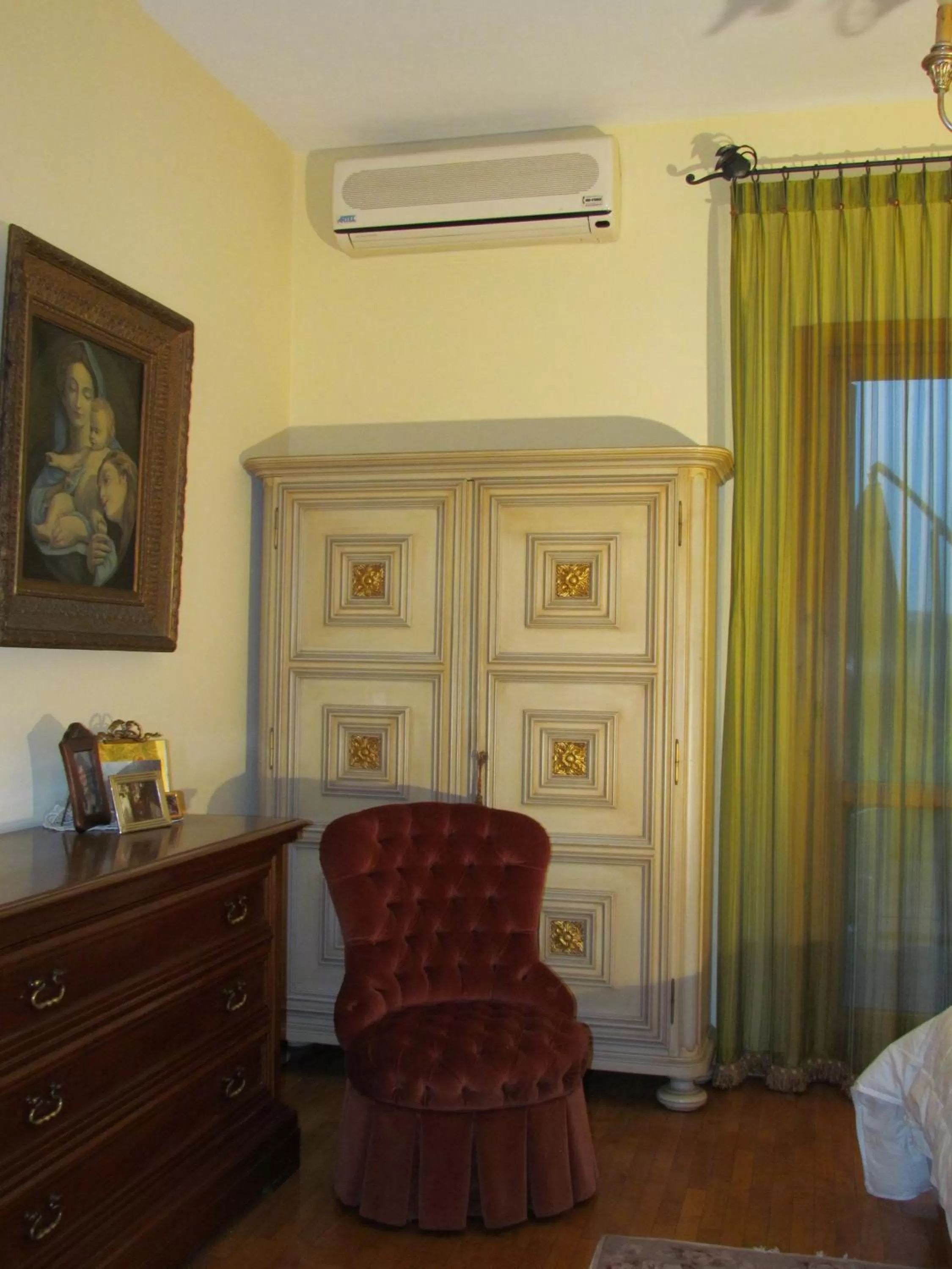 Photo of the whole room, Bed in B&B Il Suono del Bosco