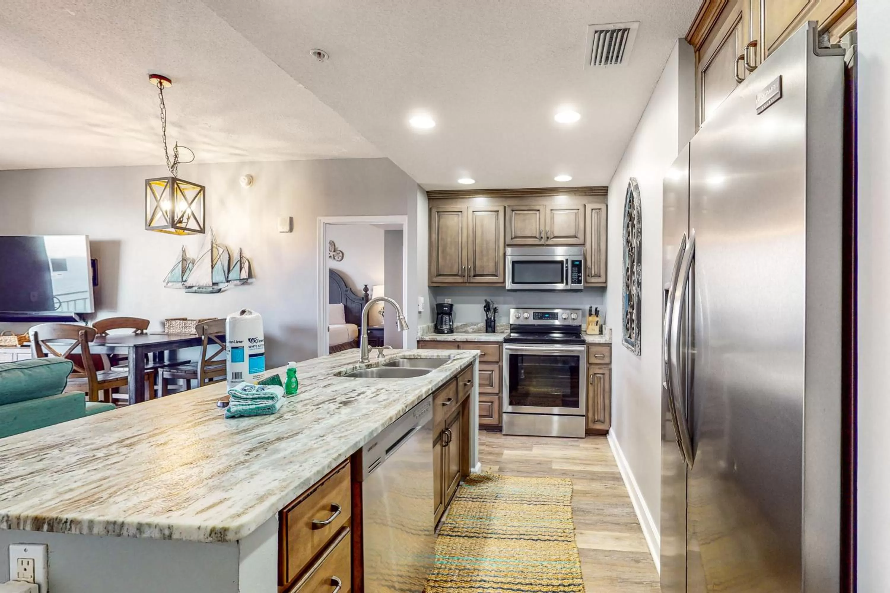 Kitchen/Kitchenette in Sterling Reef 902