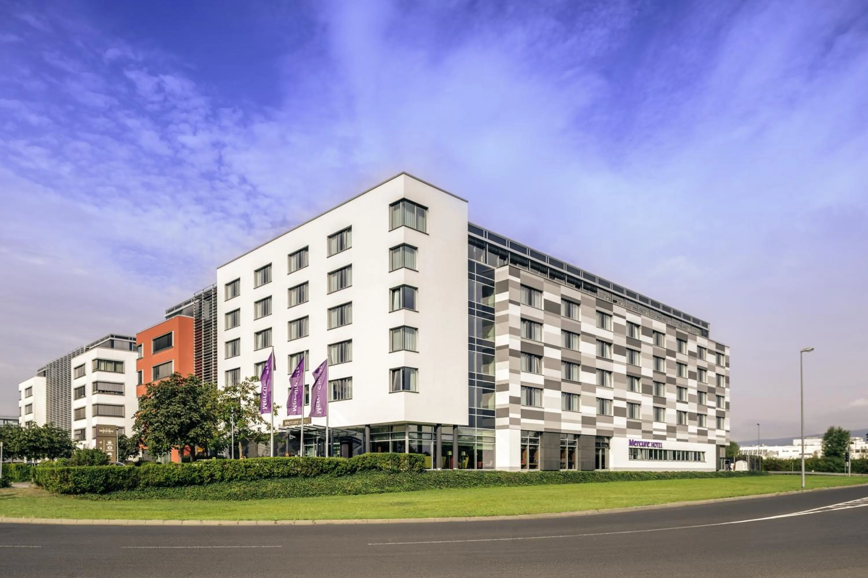 Property building in Mercure Hotel Frankfurt Eschborn Helfmann-Park