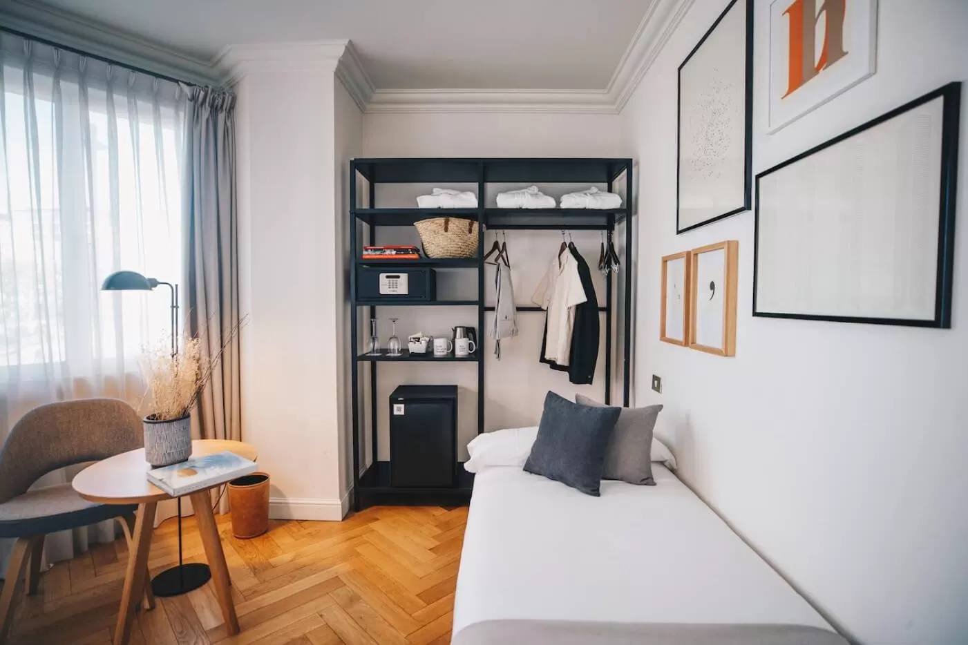 Coffee/tea facilities, Bed in Dear Hotel Madrid