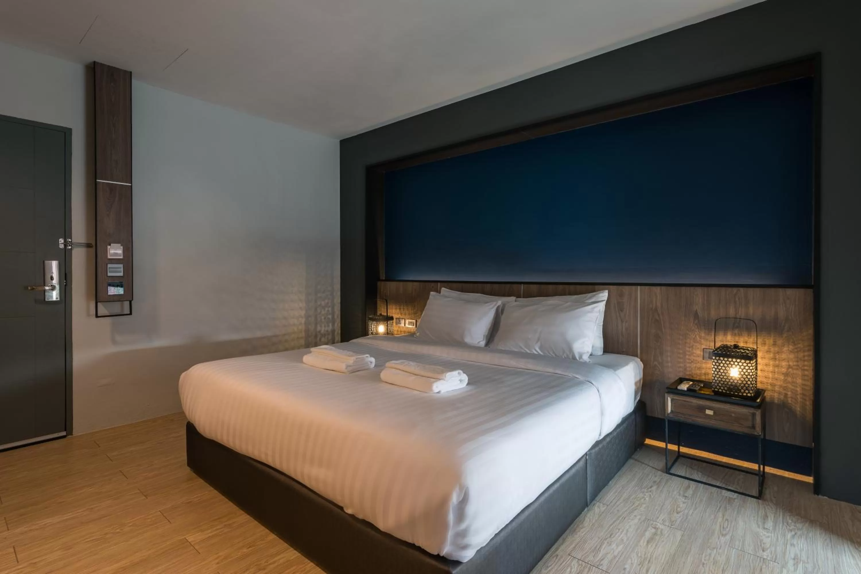 Bedroom, Bed in L Nimman