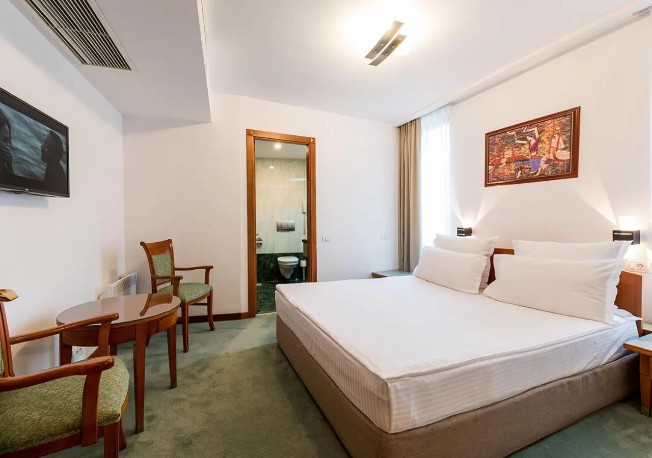 Photo of the whole room, Bed in Hotel Duke Romana City Center