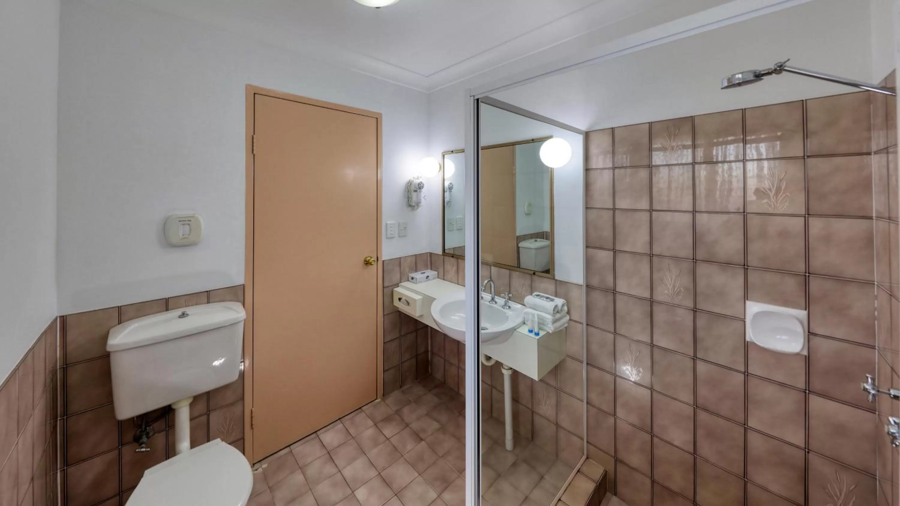 Shower in Southern Comfort Motor Inn