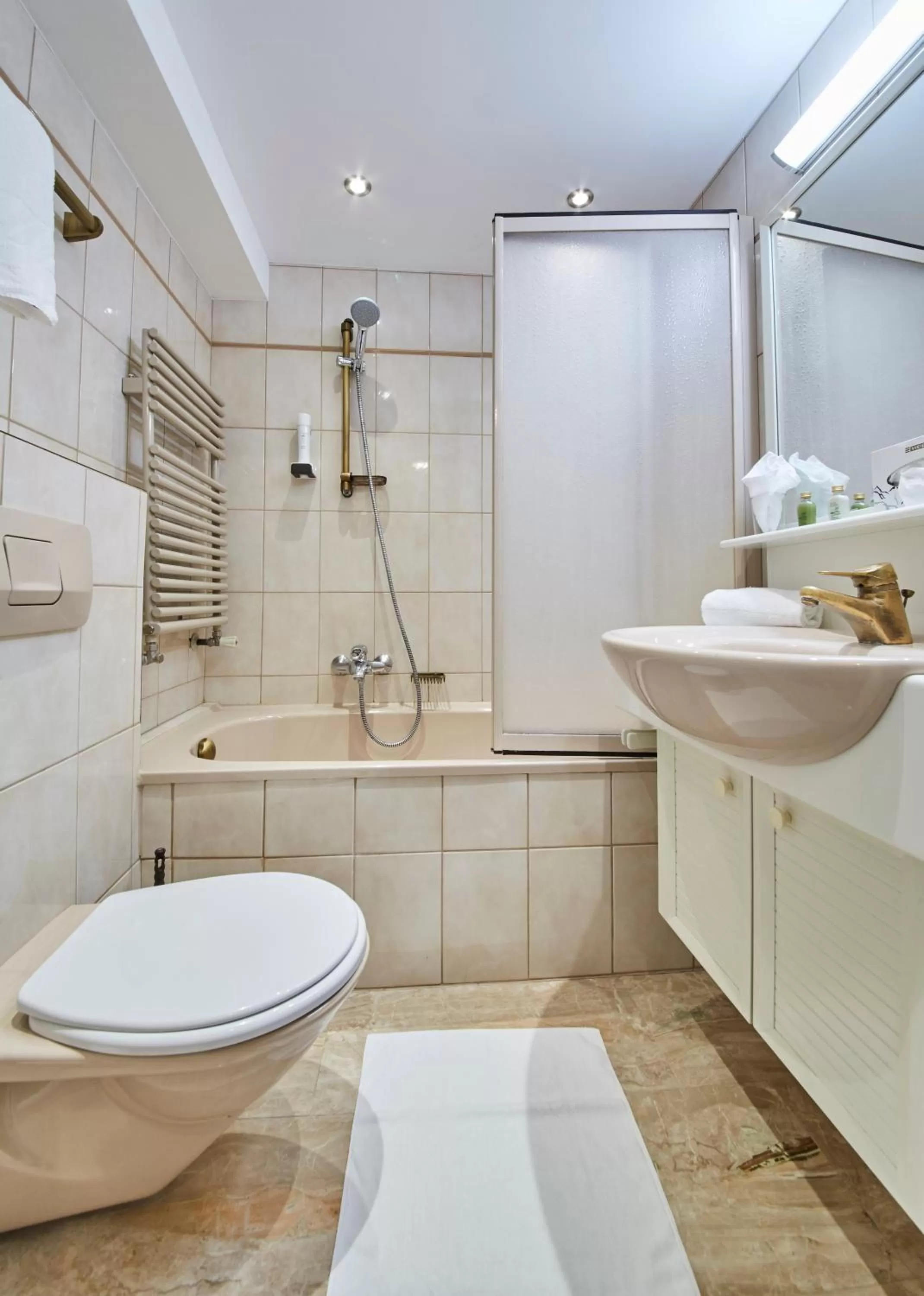 Bathroom in Stammhaus im Hotel Alpine Palace