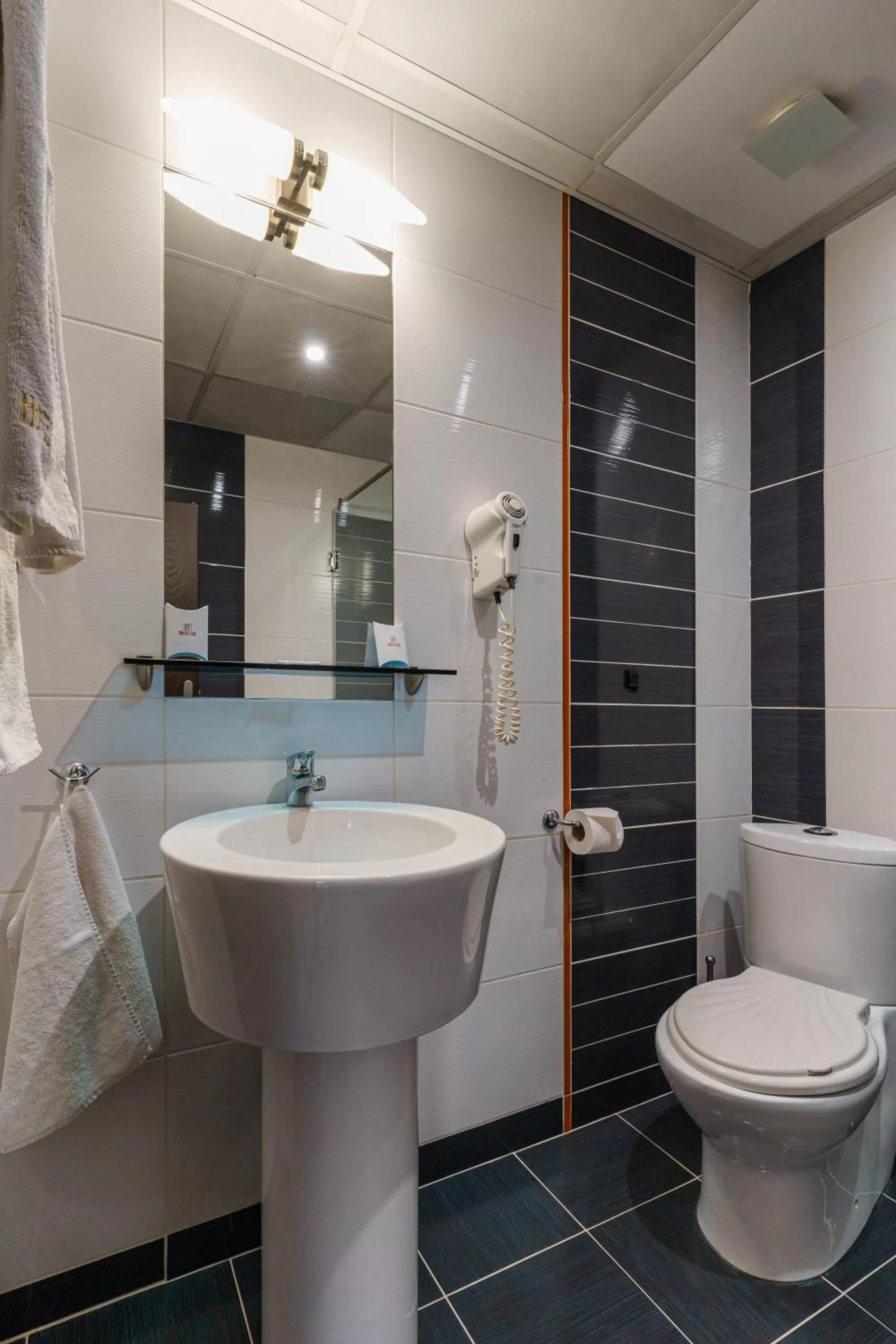 Toilet in Hotel Ego - Free Parking - Top Central Location