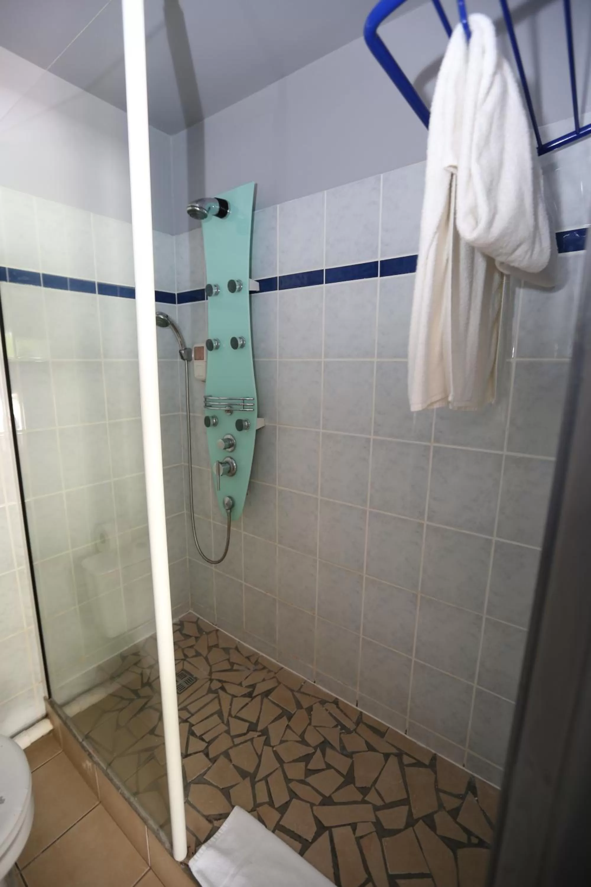 Shower in Hotel La Maison Creole