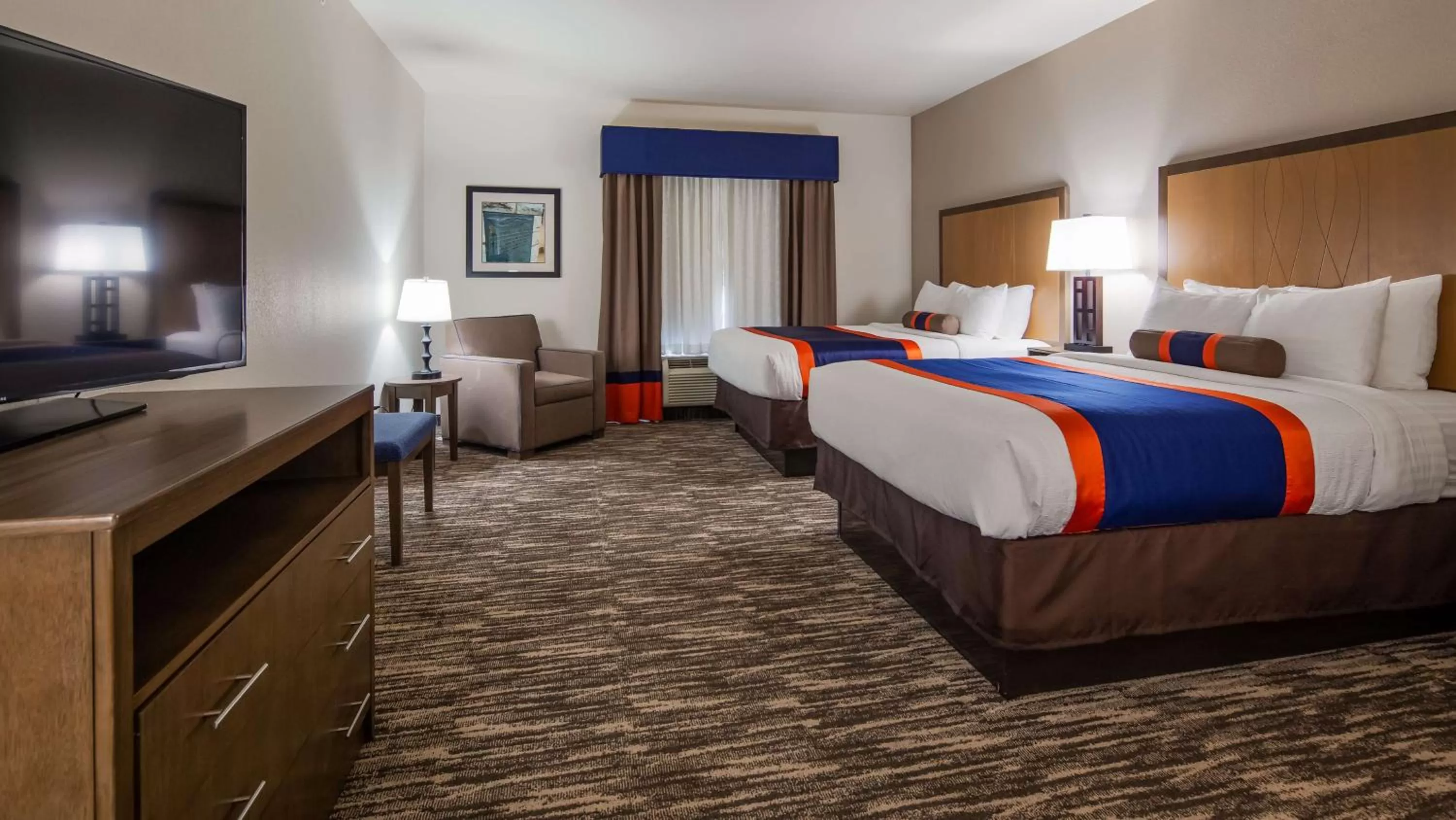 Photo of the whole room, Bed in Best Western Plus Ardmore Inn & Suites