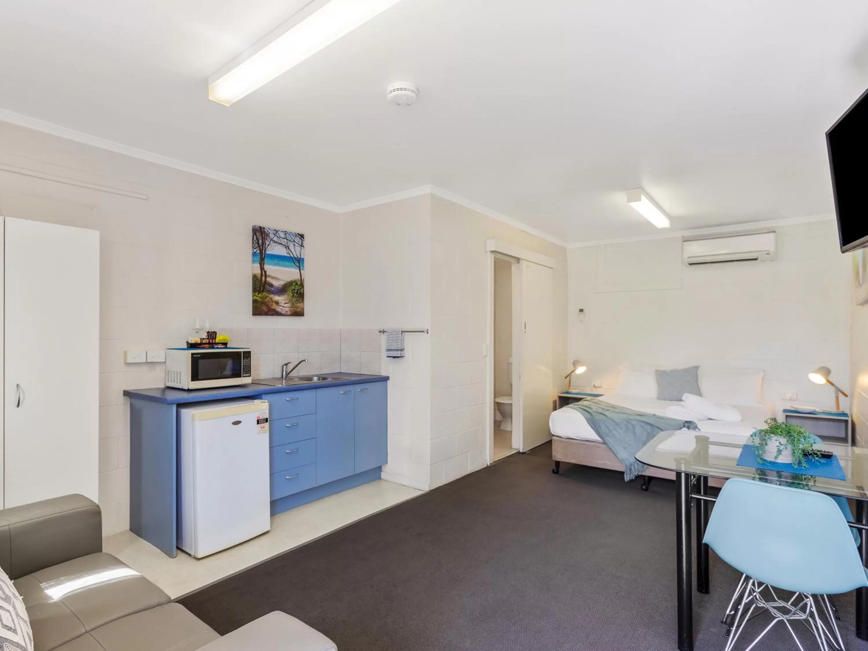 Bed in Top Spot Motel