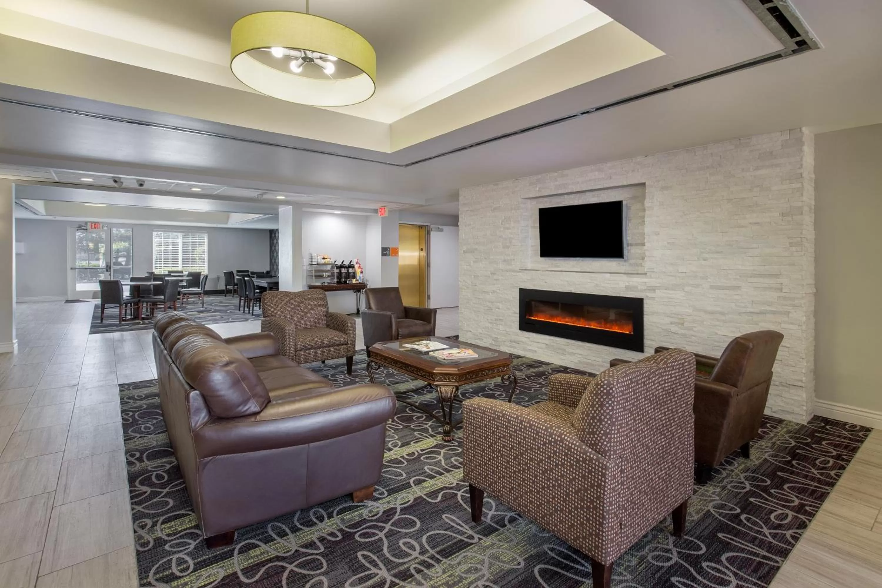 Seating area in La Quinta by Wyndham Visalia/Sequoia Gateway