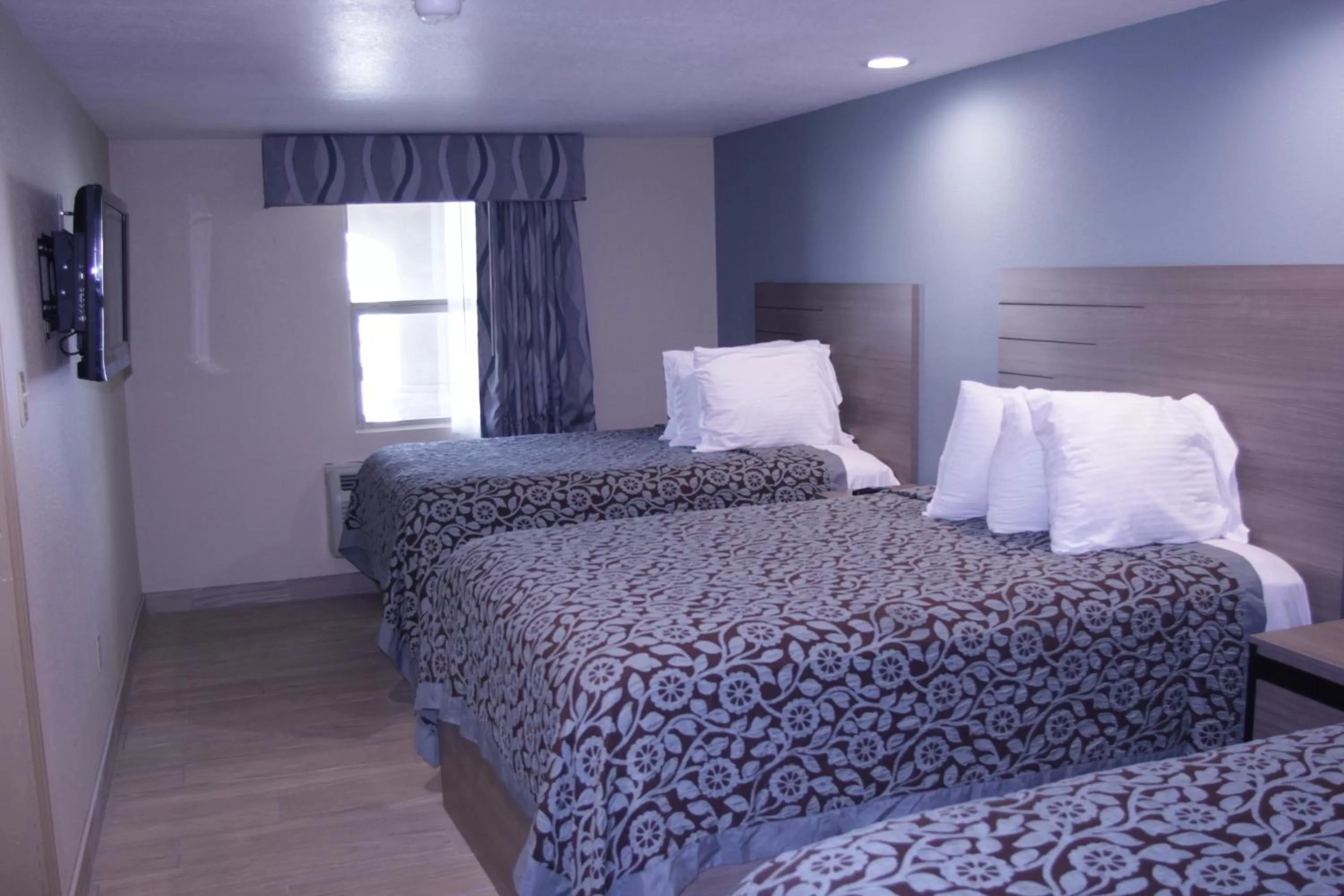 Bed in Americas Best Value Inn Port Aransas