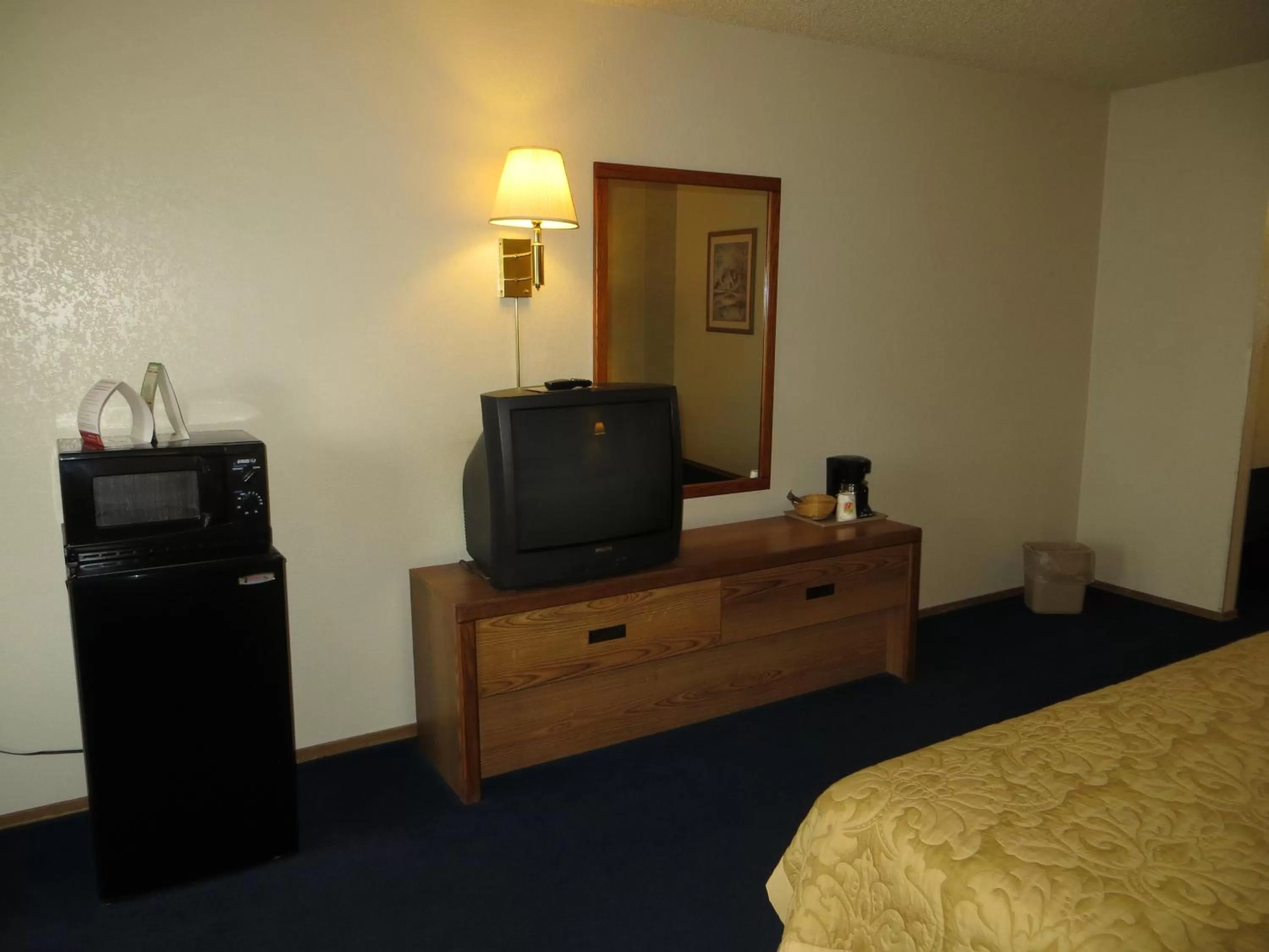 TV and multimedia, Bed in Super 8 by Wyndham Susanville
